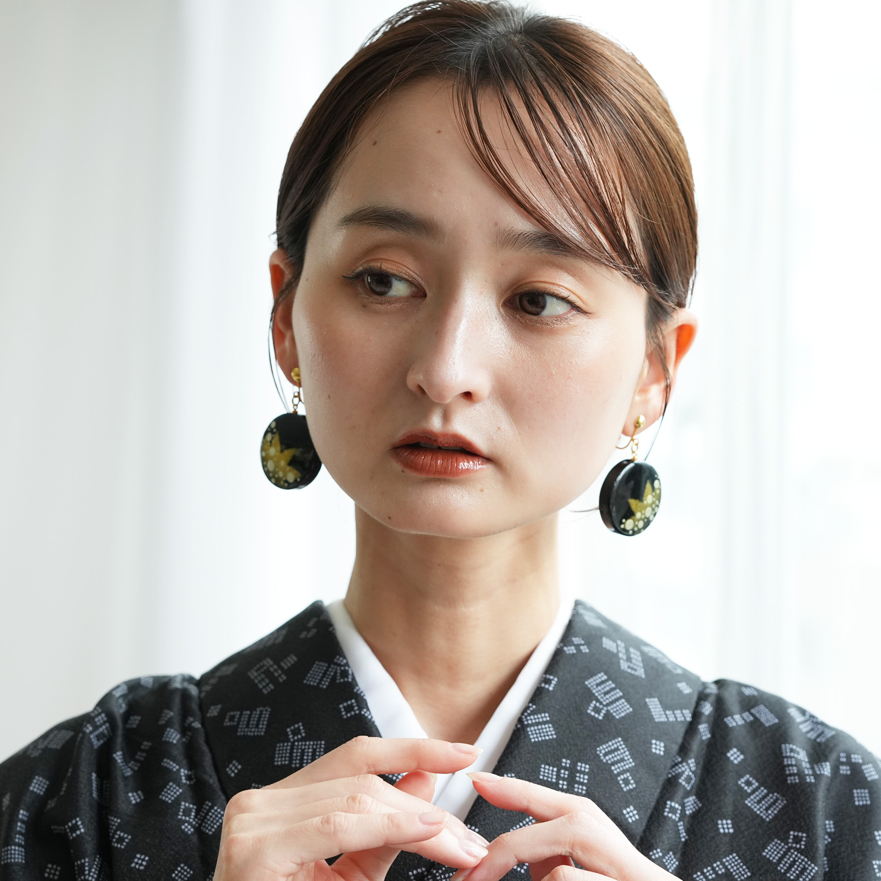 イヤリング 大ぶり 揺れる 日本製 蒔絵イヤリング 紅葉・黒 丸型