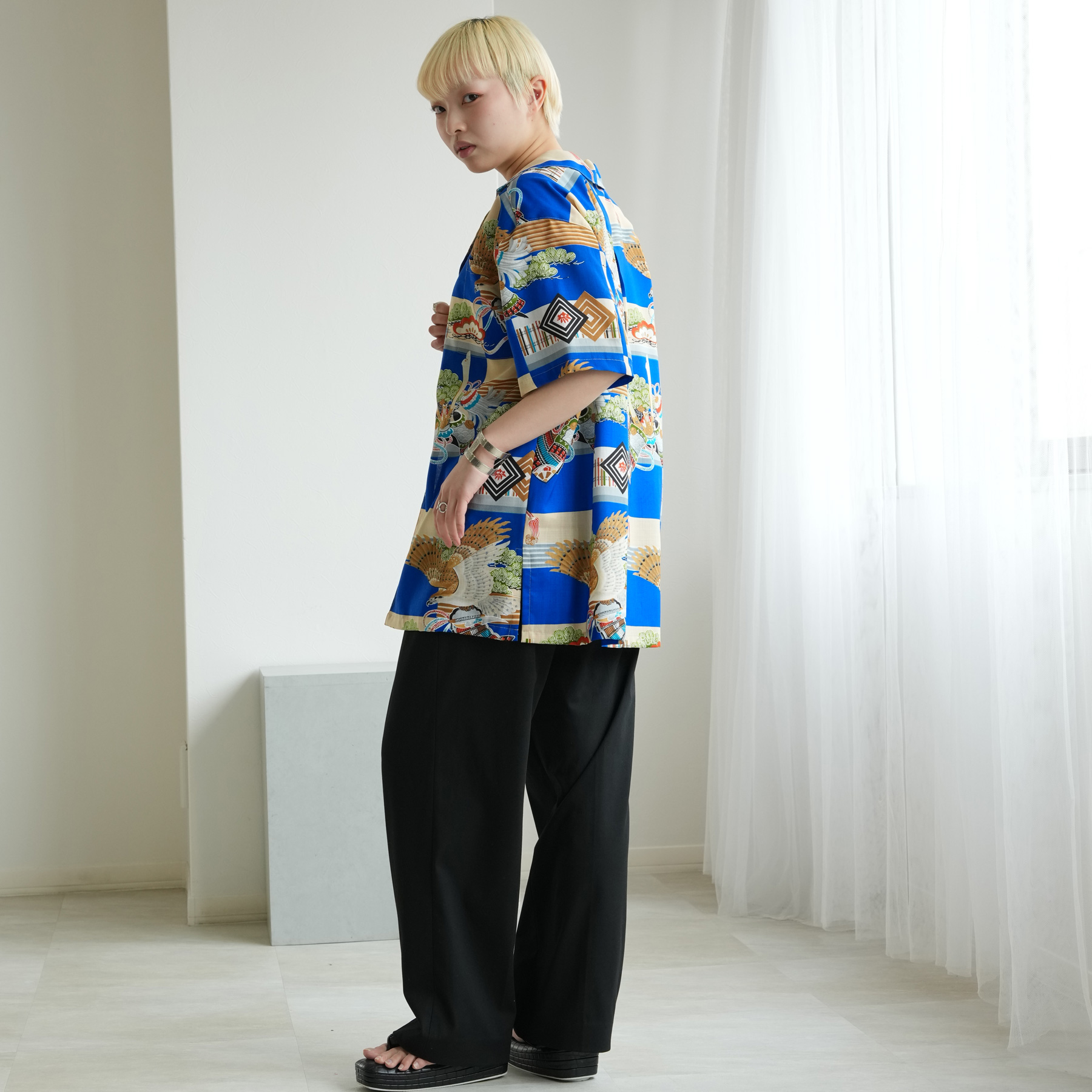 着物リメイク シャツ ブラウス レディース maison utatane  No.BL03 蒼を纏う兜鷹 一点物 ウール 日本製 青 11号 Lサイズ相当の画像