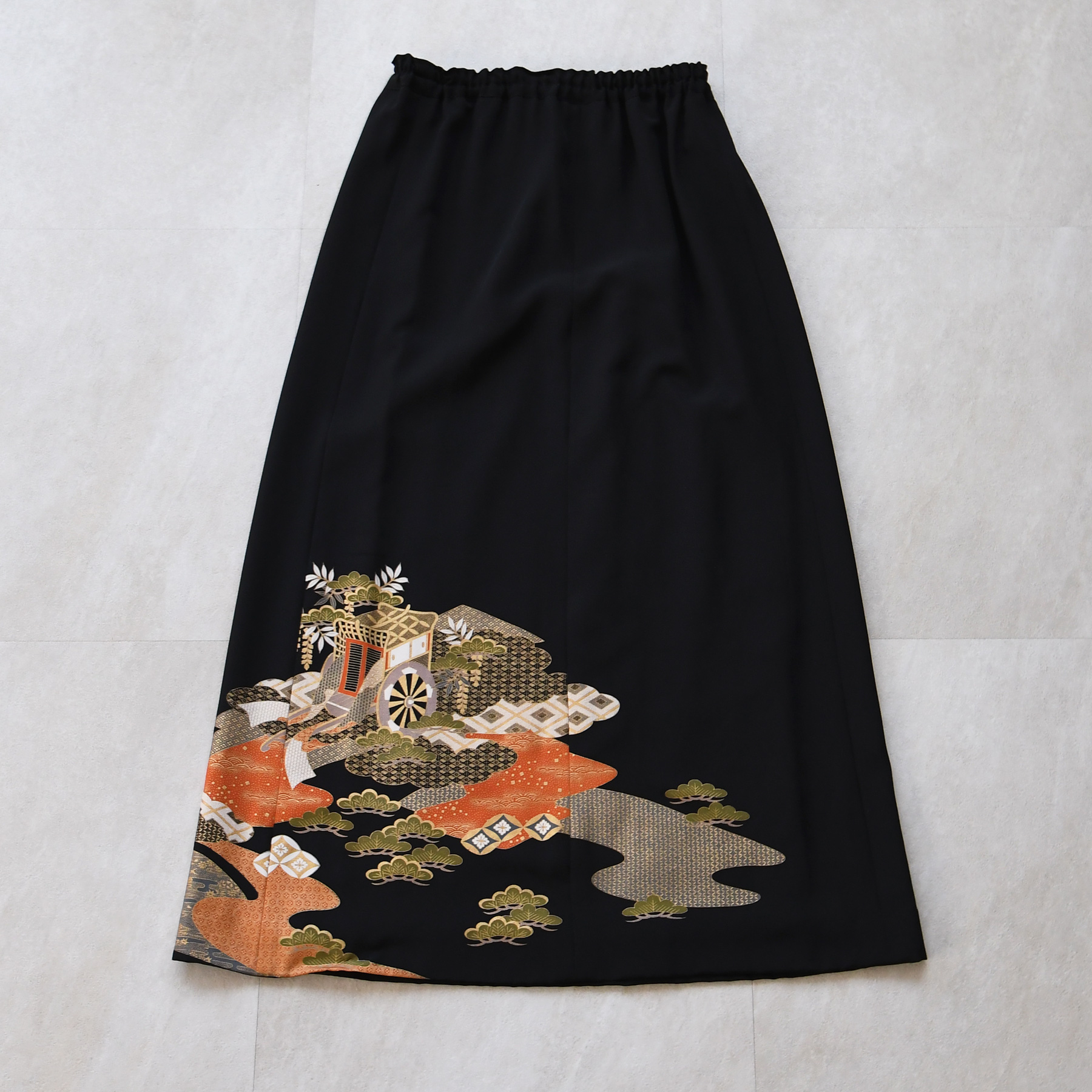 着物リメイク maison utatane｜No.SK01｜残り香の揺らぎ 一点物｜正絹｜日本製 スカート ロング 黒 フリーサイズの画像