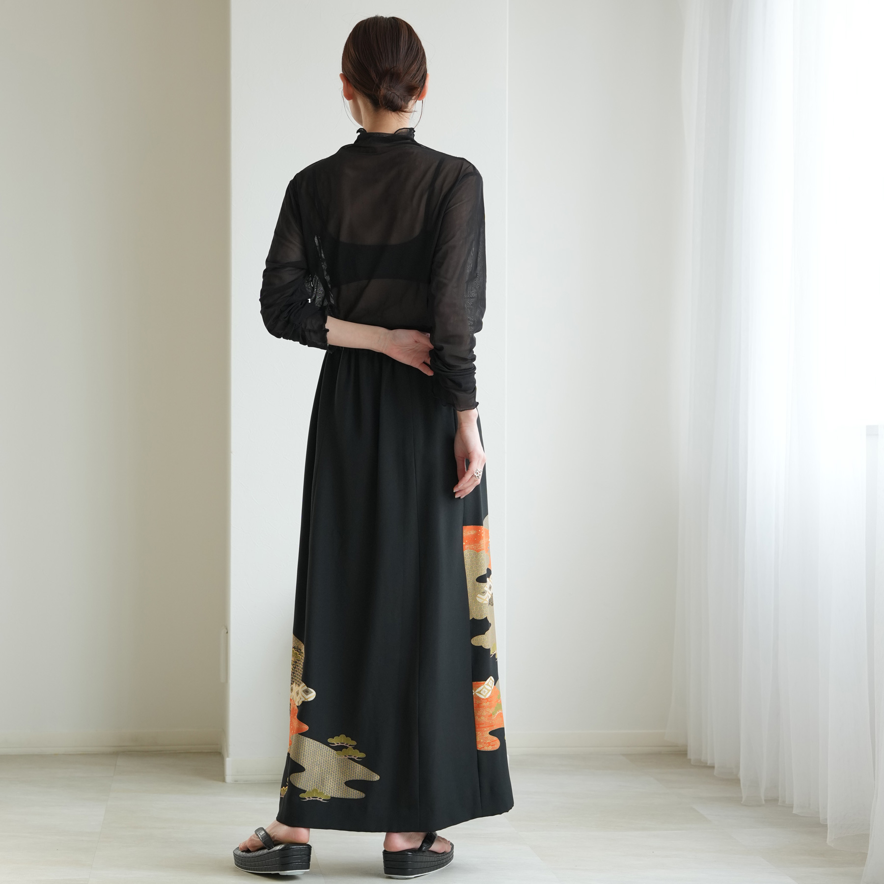 着物リメイク maison utatane｜No.SK01｜残り香の揺らぎ 一点物｜正絹｜日本製 スカート ロング 黒 フリーサイズの画像
