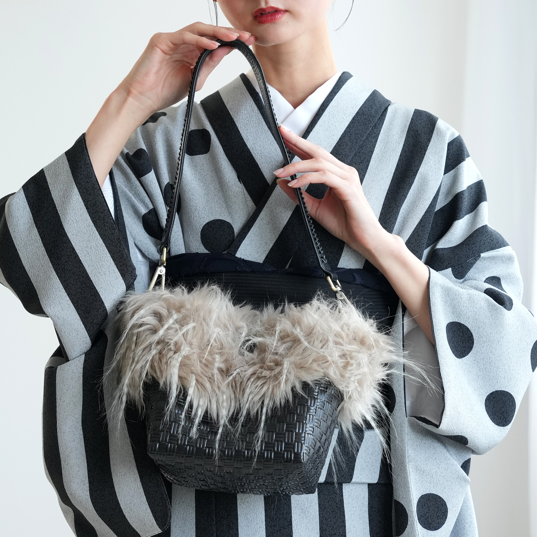 ユニークなレザーとファーのハンドバッグ NoBelle ハンドバッグ ファーバック : ZOZOTOWN Yahoo!店 - 通販