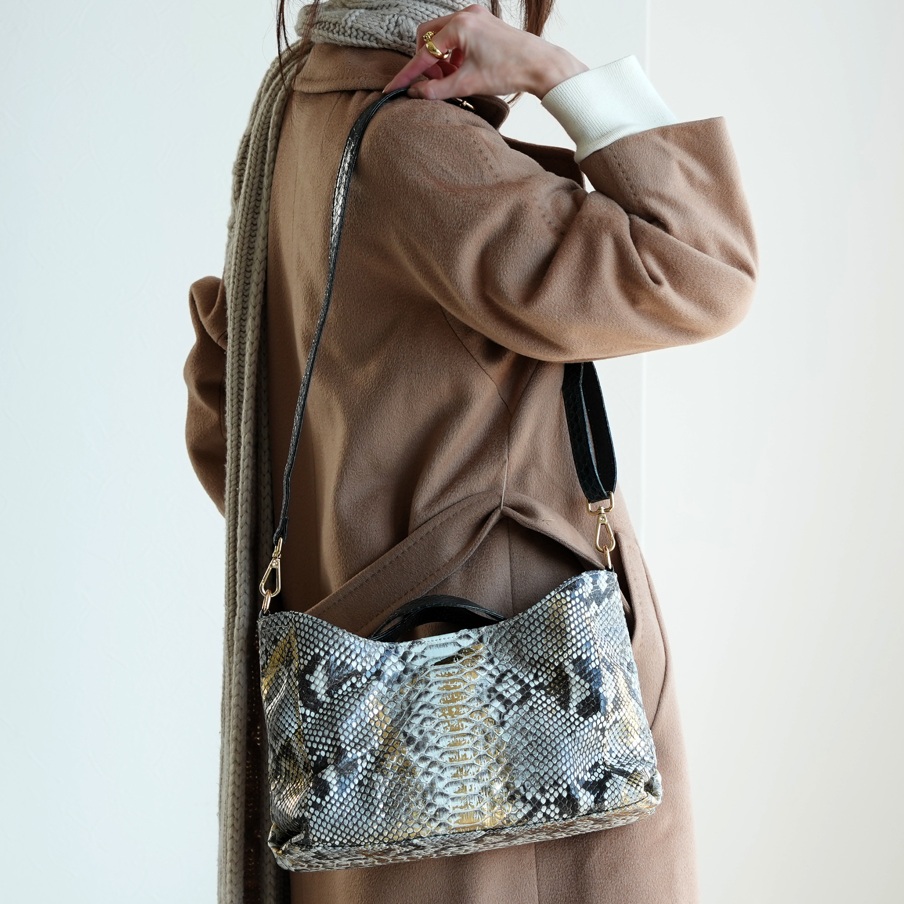 パイソン  ショルダーバッグ ブラウン　ゴールド  Python New colour!!! Hermiona Bauletto, caramel python, gold chain and