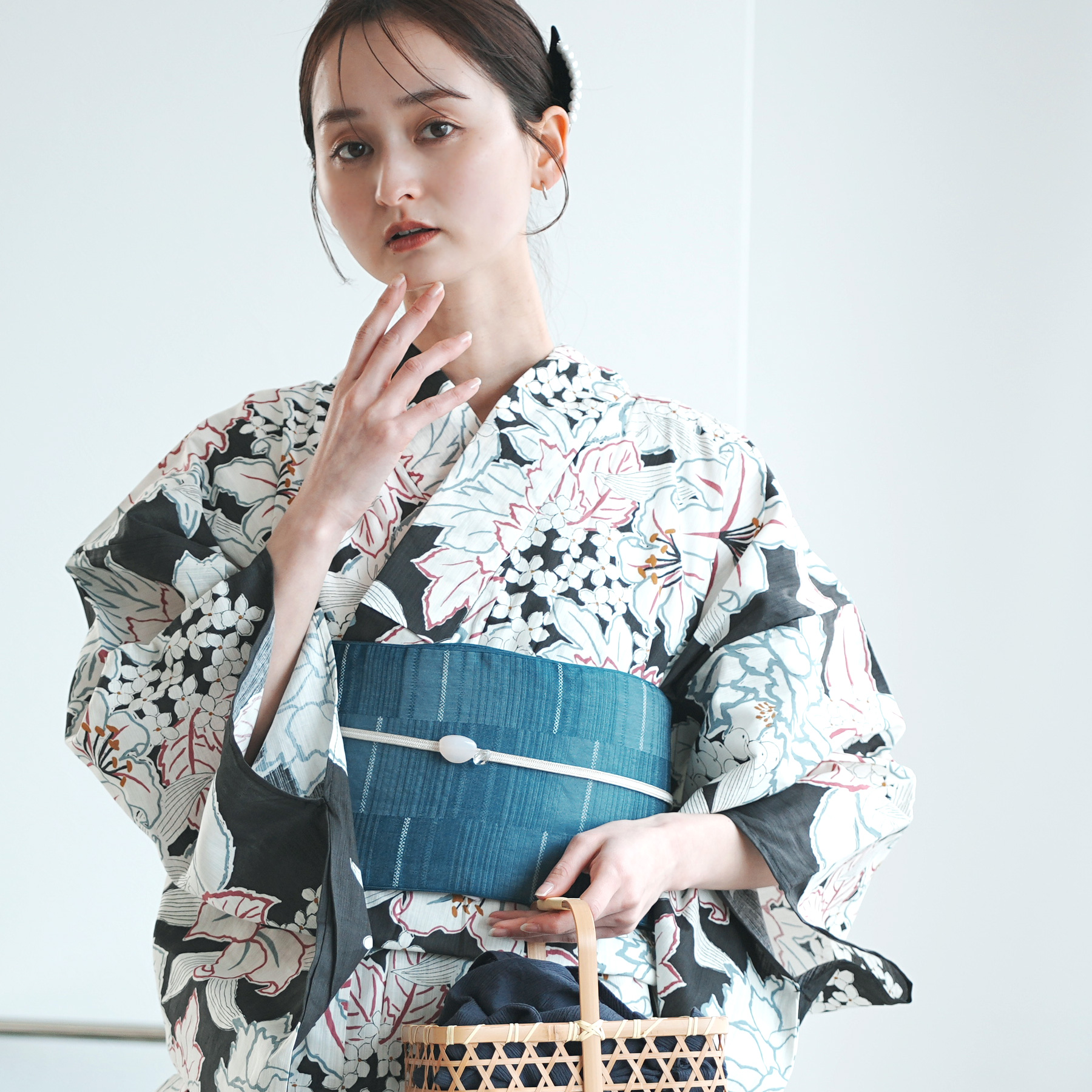 utatane 浴衣 単品 レディース 高級変わり織 鈍鉄紺に敷き詰められた