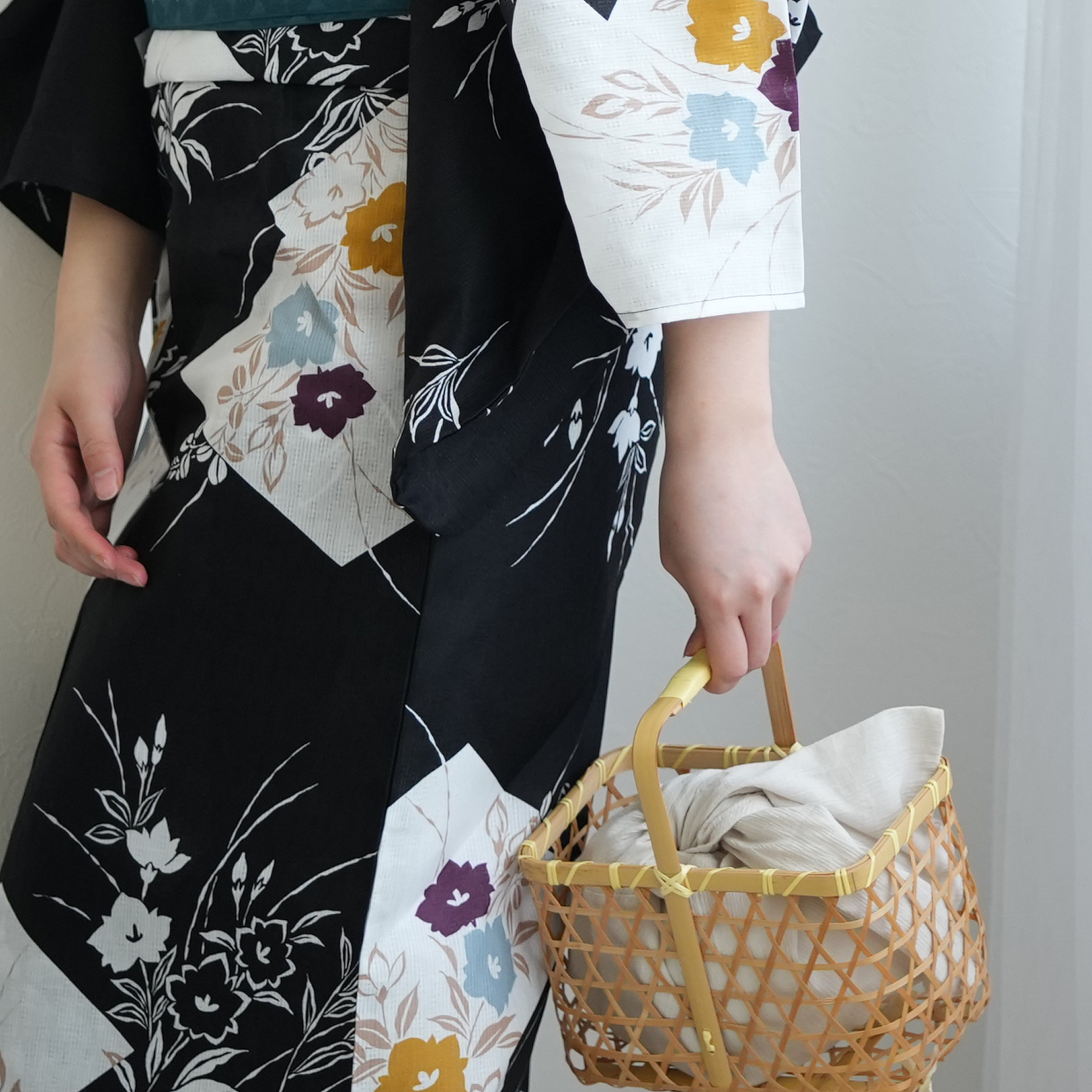 utatane 浴衣 単品 レディース 高級変わり織 ブラックに松皮菱取と桔梗