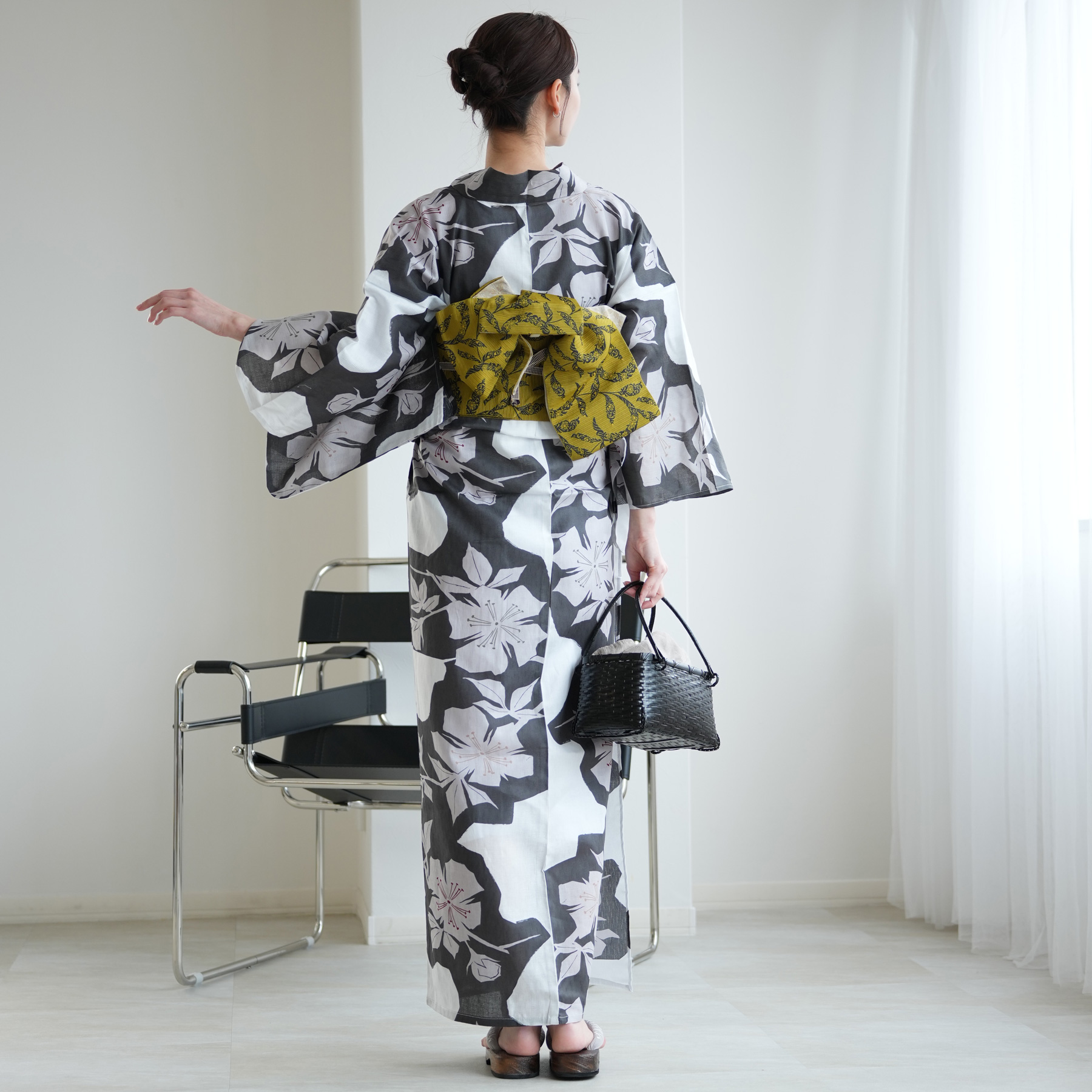 utatane 浴衣 単品 レディース 高級変わり織 白地に墨色の花切り絵 L