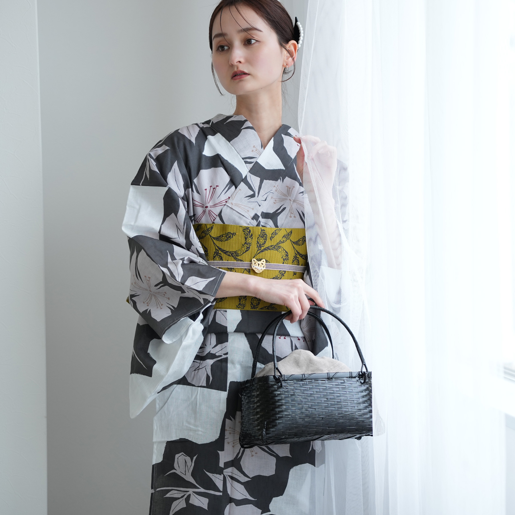 ✅新品【白地に墨色の花切り絵】 utatane ウタタネ 浴衣単品 utatane 浴衣 単品 レディース 高級変わり織 白地に墨色の花切り絵