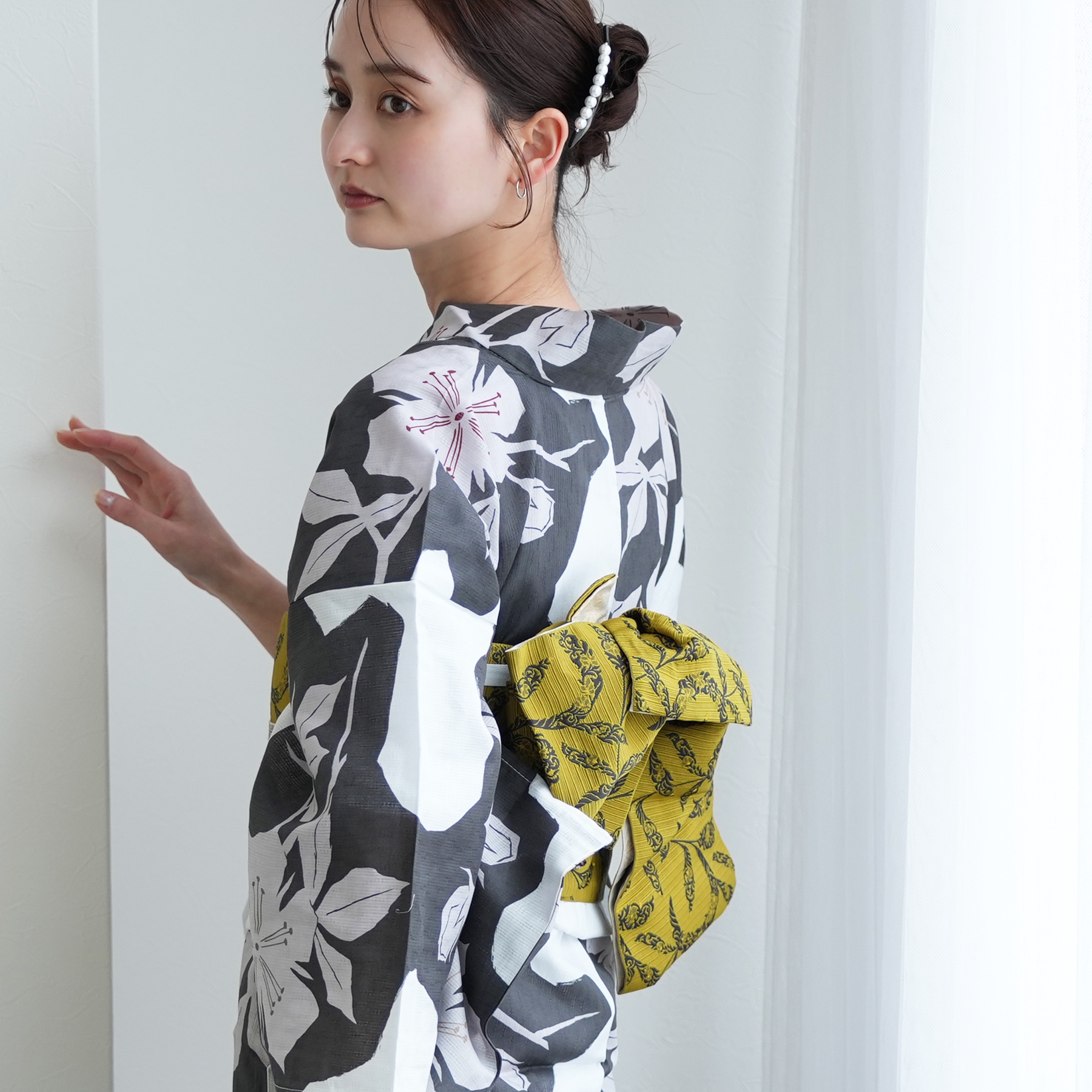 ✅新品【白地に墨色の花切り絵】 utatane ウタタネ 浴衣単品 utatane 浴衣 単品 レディース 高級変わり織 白地に墨色の花切り絵