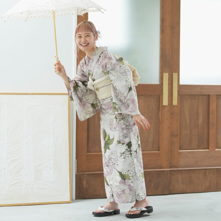 花柄浴衣 クリーム色　浴衣セット　utatane utatane 浴衣 レディース セット 3点セット 帯 下駄