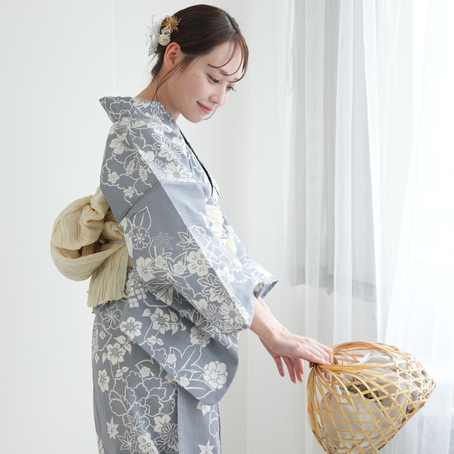 【新品】utatane 高級変わり織 浴衣3点セット 上品グレーの古典花 utatane｜utatane 高級変わり織 浴衣3点セット 上品グレーの古典