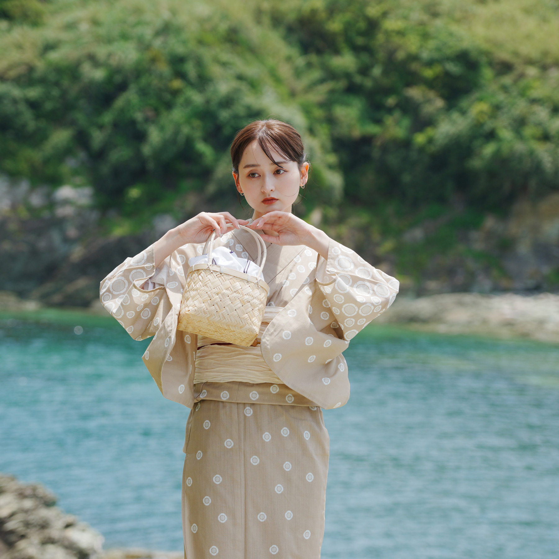 クリーニング済　utatane  浴衣＆帯セット　2023 セール】浴衣3点セット グレーに鉄線の花（浴衣）｜utatane