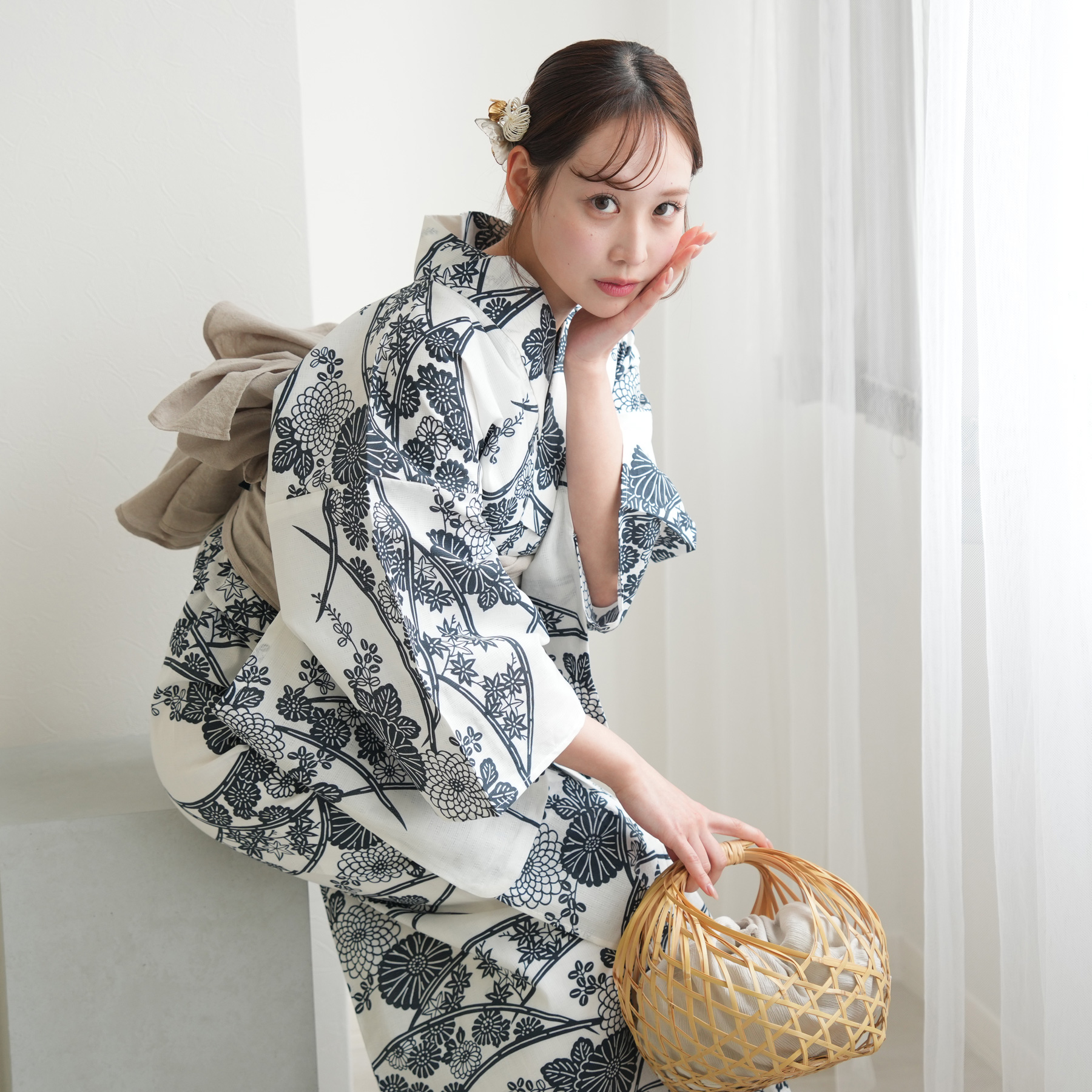新品未使用】浴衣3点セットutatane 高級変わり織 楽天市場】【utatane 高級変わり織 浴衣3点セット ベージュに