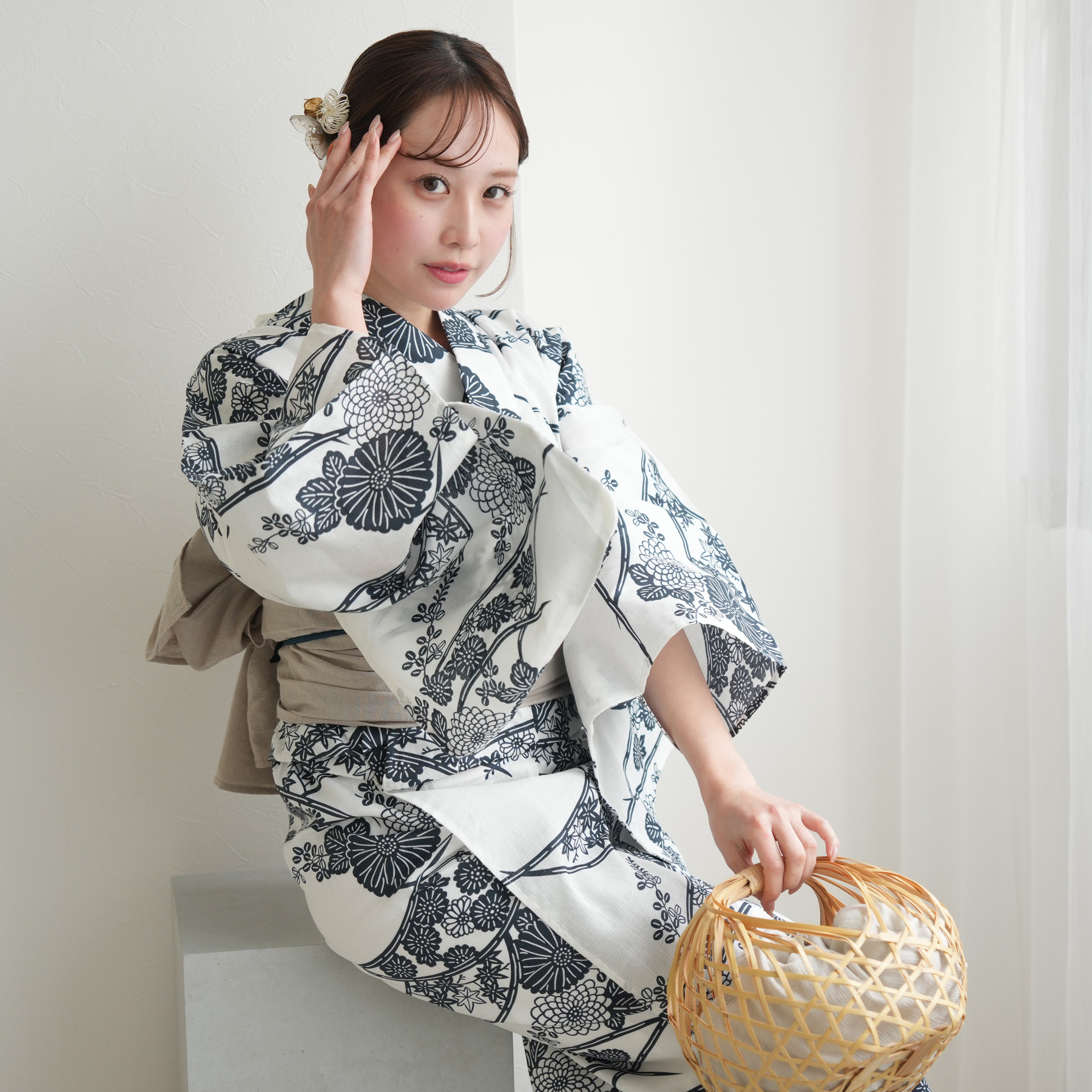 utatane高級変わり織浴衣2点セットオフホワイトグレイッシュブルーの菊づくし 楽天市場】【utatane 高級変わり織 浴衣3点セット オフホワイト