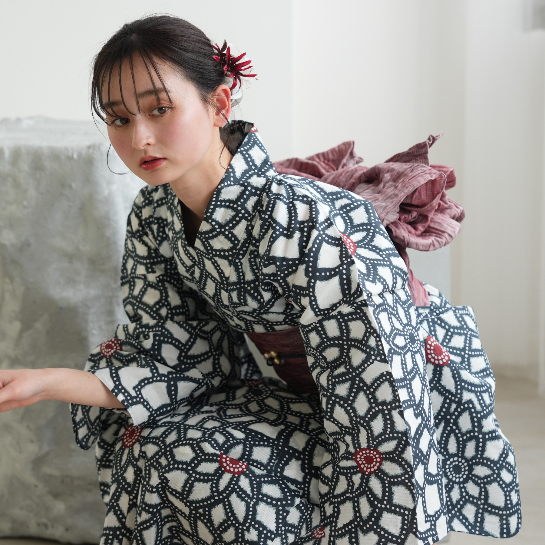 【新品】utatane 高級変わり織 浴衣3点セット 紺の広がる菊 utatane 浴衣 レディース セット 高級変わり織 浴衣3点セット 紺