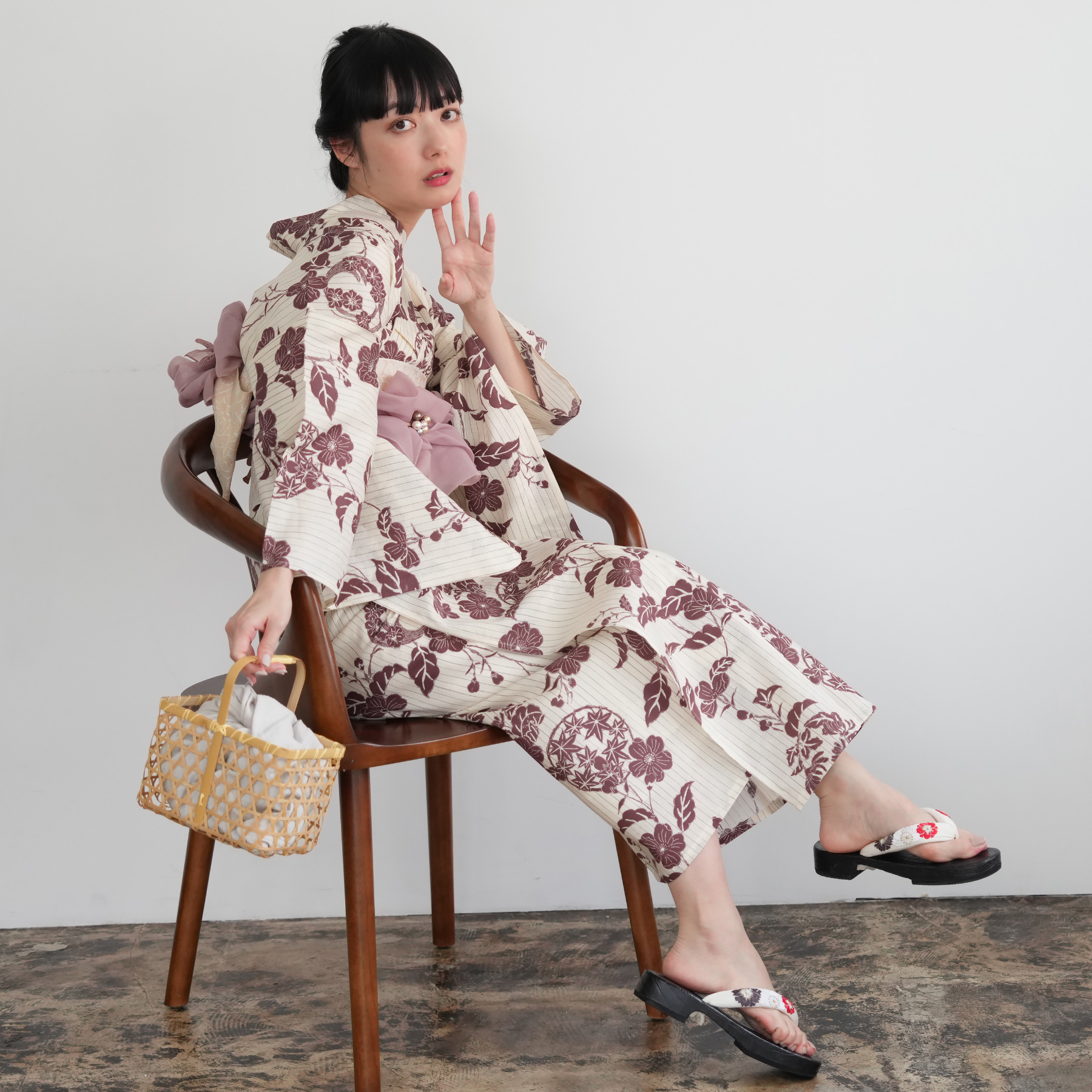 utatane 浴衣3点セット　レトロベージュにえんじの花と枝 utatane 浴衣3点セット レトロベージュにえんじの花と枝 - メルカリ