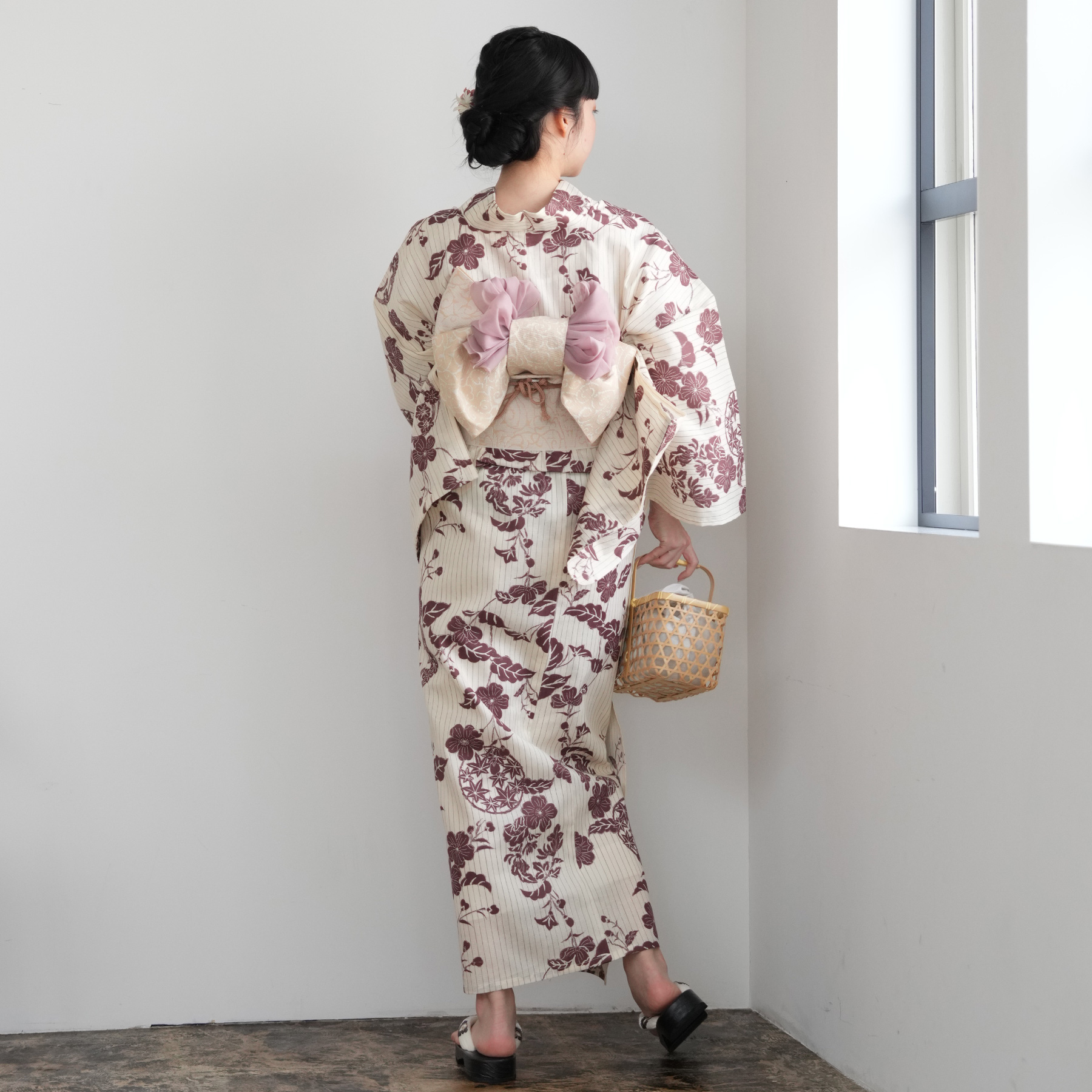 【新品】utatane 浴衣3点セット レトロベージュにえんじの花と枝丸 新品】utatane 浴衣3点セット レトロベージュにえんじの花と枝丸