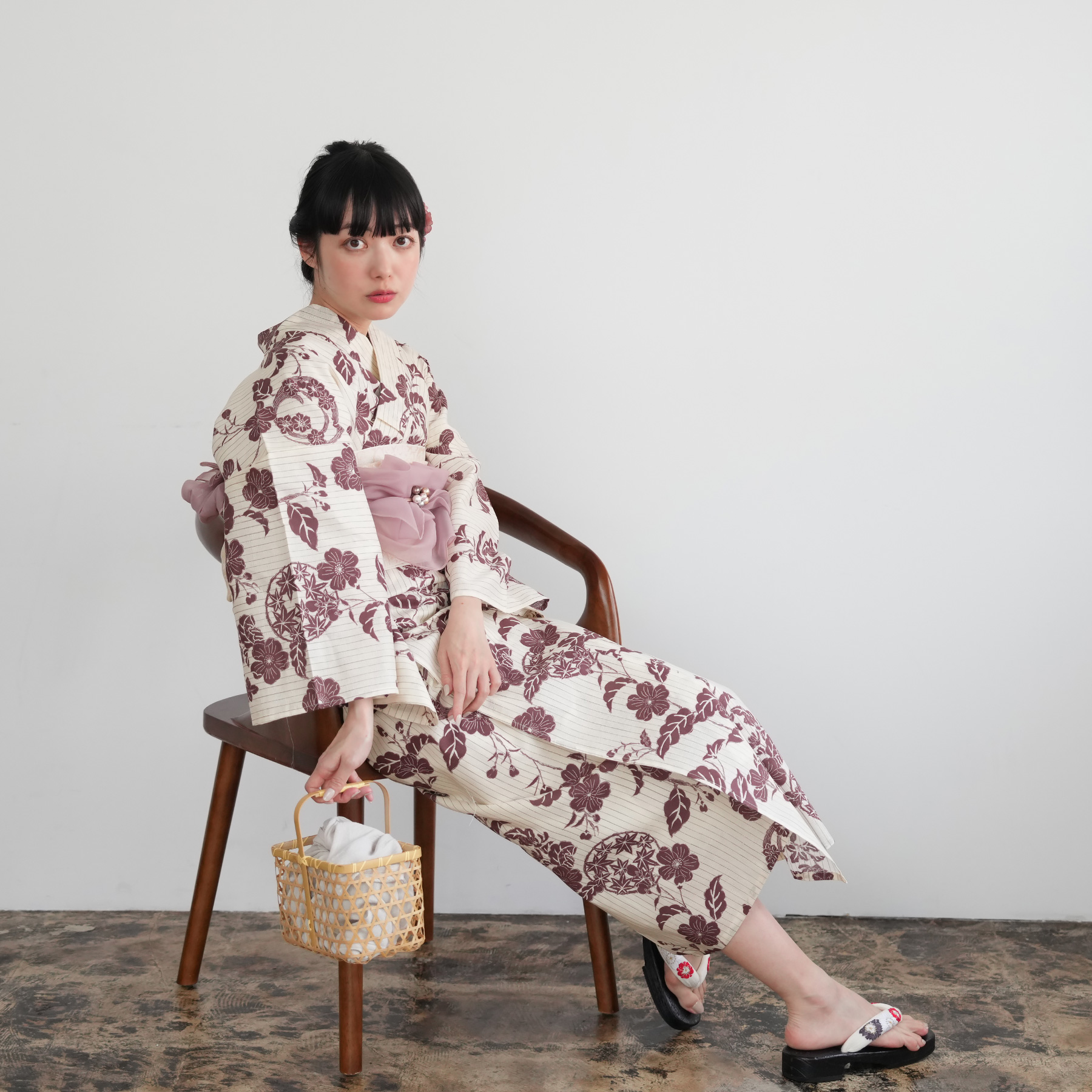 utatane 浴衣3点セット　レトロベージュにえんじの花と枝 utatane 浴衣 レディース セット 高級変わり織 浴衣3点セット
