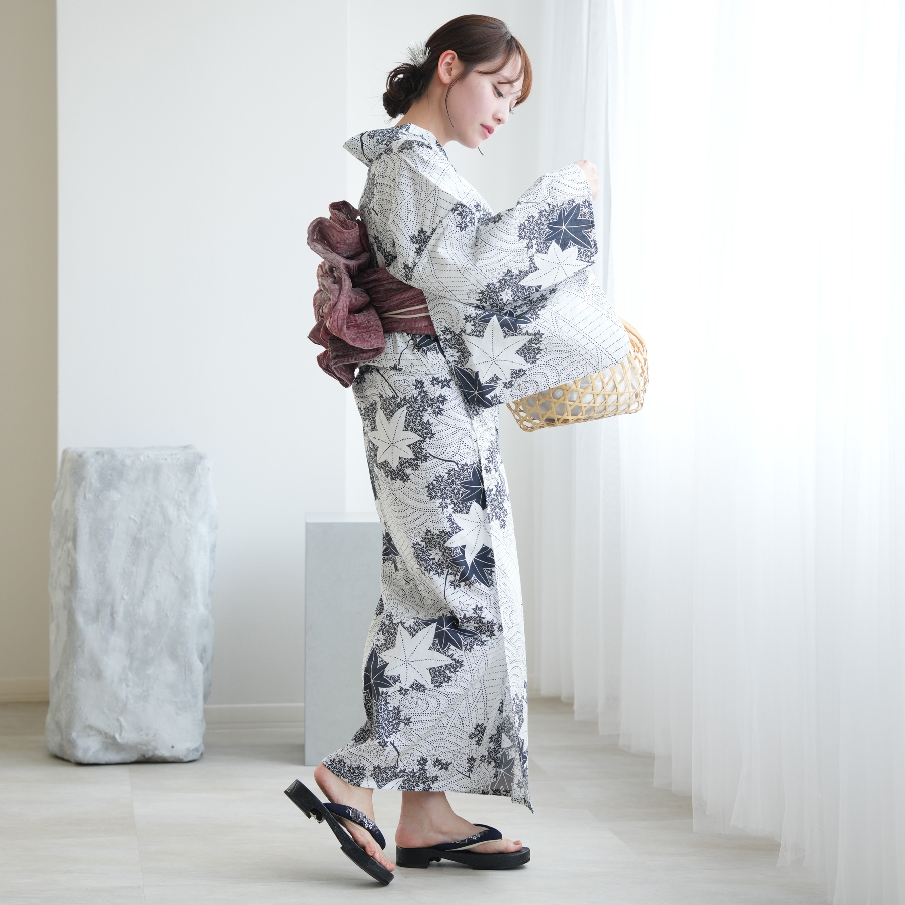 ◆最高級国産染◆高級綿変わり織り◆薄葉灰白花舞いの古典浴衣◆大人ゆかた◆新品 Amazon.co.jp: 最高級 国産染 高級綿 変わり織り 花火古典の藍色