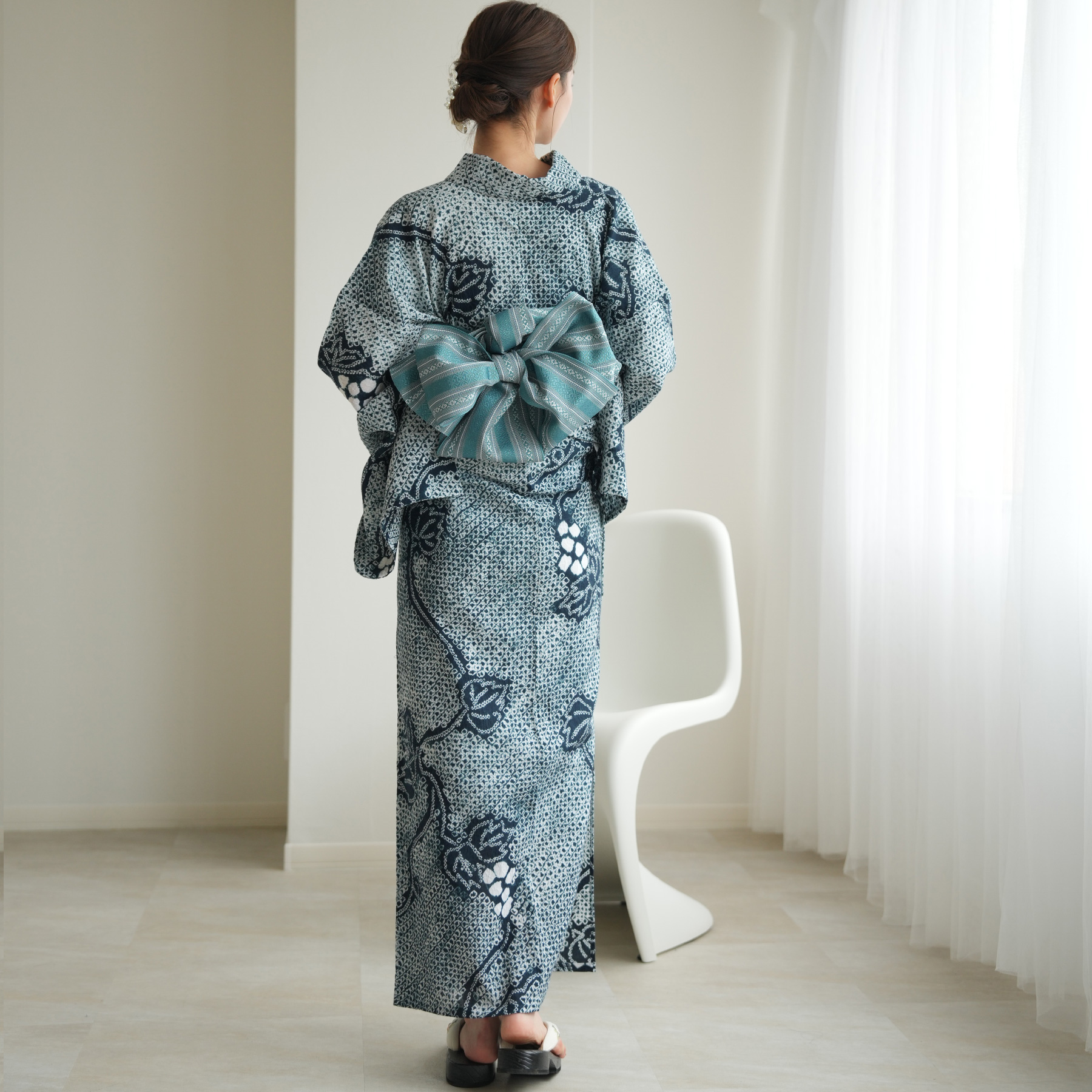 有松絞り　浴衣　手縫い上質浴衣　美品　黒・ターコイズNo.2-130 long＊night garden＊有松鳴海絞り浴衣 ブラック 黒 花 A741