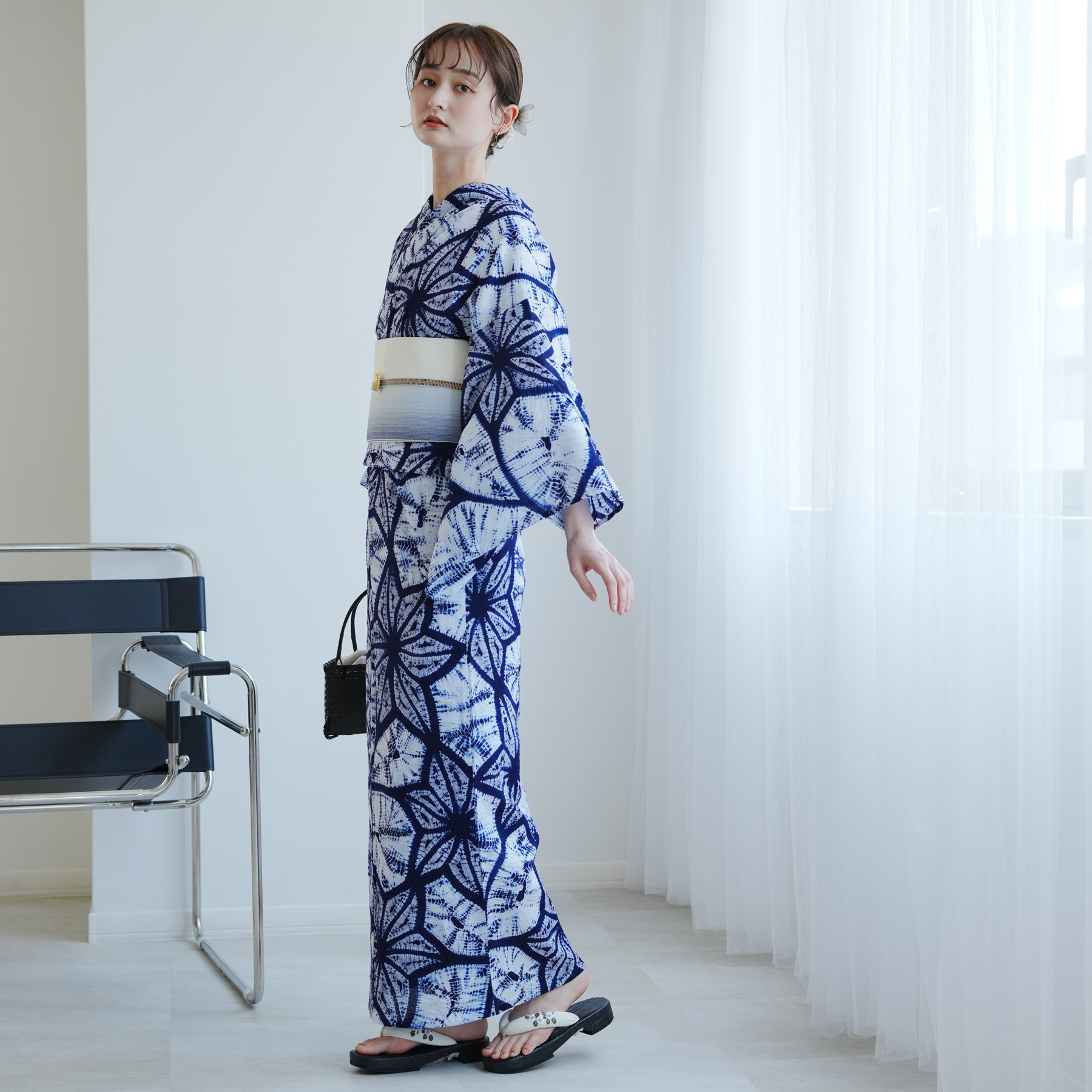 有松絞り浴衣 　セットアップ上下 utatane｜utatane 有松絞り 浴衣3点セット 墨色にサファイアの花