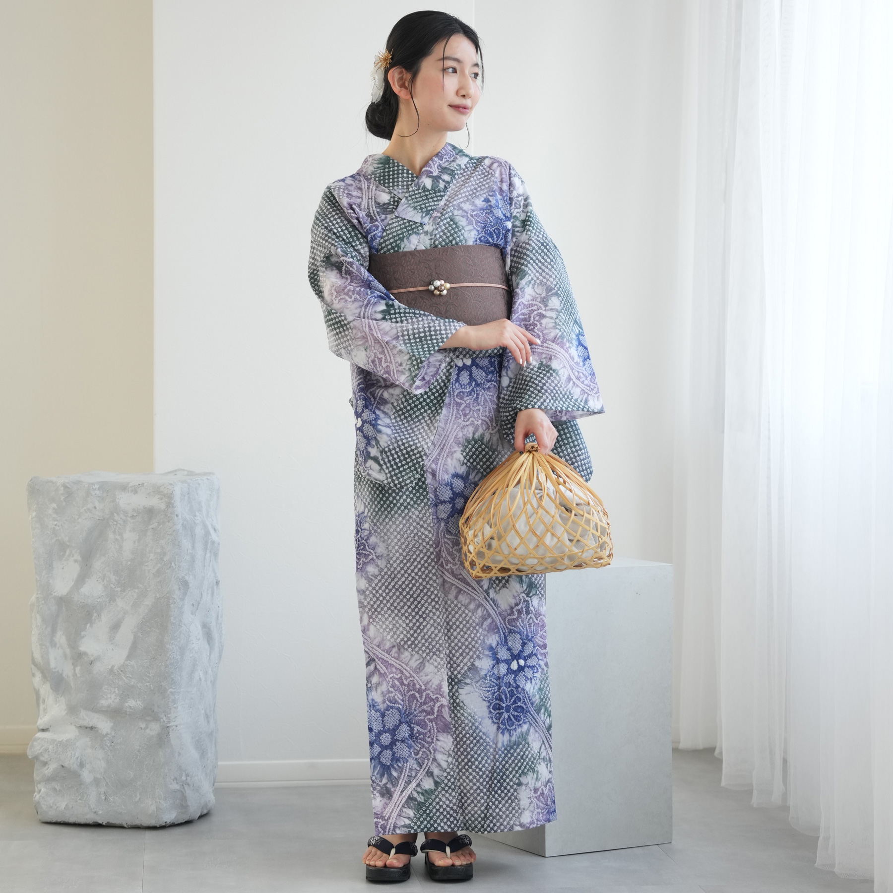 浴衣 レディース セット utatane 有松絞り 浴衣3点セット 緑に流れる青紫の花 特選シリーズ フリーサイズ  浴衣セット（ゆかた・帯・下駄）レトロの画像