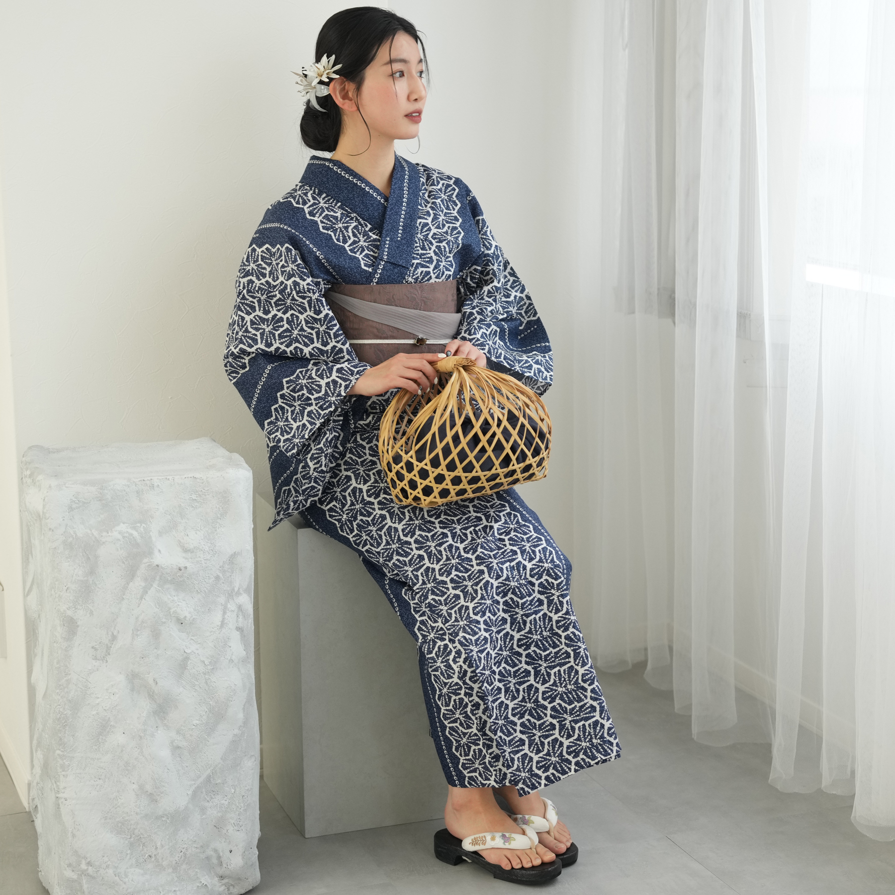 【新品】utatane 高級変わり織 浴衣3点セット 紺瑠璃の透きとおる雪輪と花 utatane 浴衣 レディース セット 高級変わり織 浴衣3点セット 紺