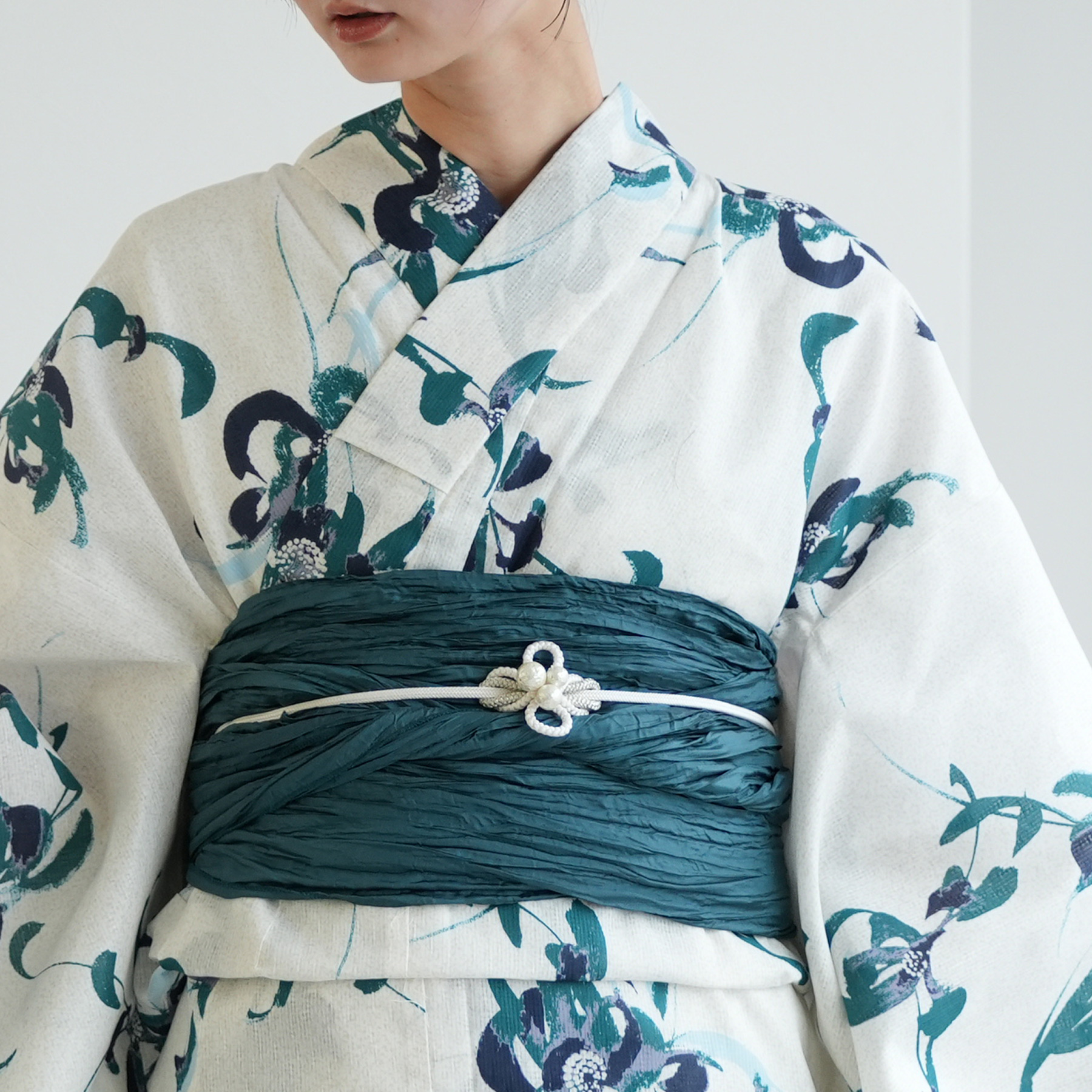 utatane 高級変わり織 浴衣3点セット 紺の広がる菊 楽天市場】【69％OFF】【utatane 高級変わり織 浴衣3点セット 藍