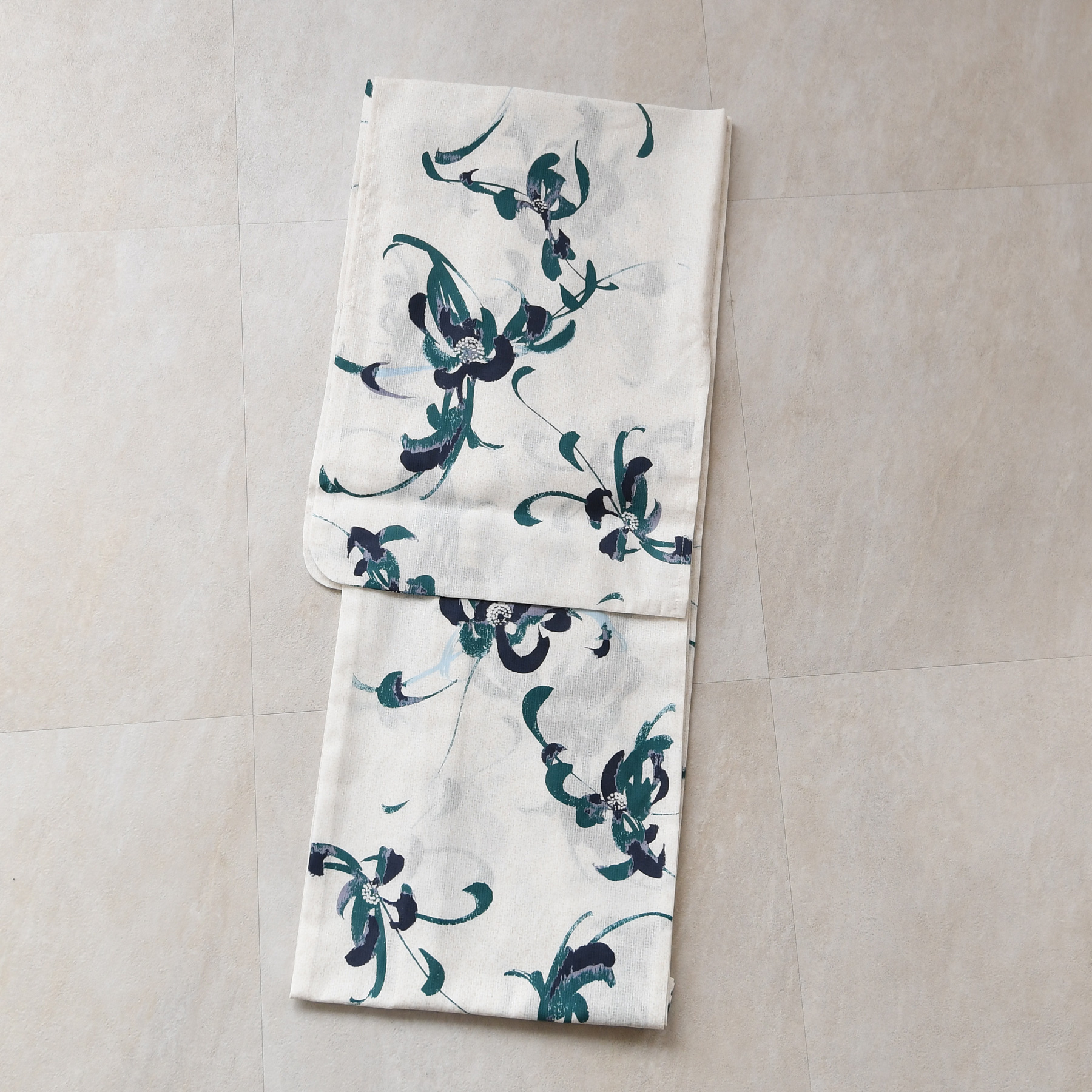 【新品】utatane 高級変わり織 浴衣3点セット 白地に紺の露芝菊 楽天市場】【utatane 高級変わり織 浴衣3点セット 白地に紺の露