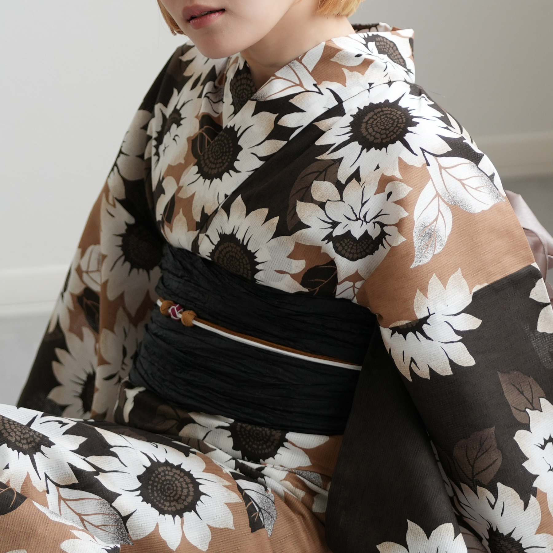 り*ー様 ニコアンティーク 高級変わり織 浴衣3点セット 黒地に鯉 utatane｜ニコアンティーク 高級変わり織 浴衣3点セット 黒地に