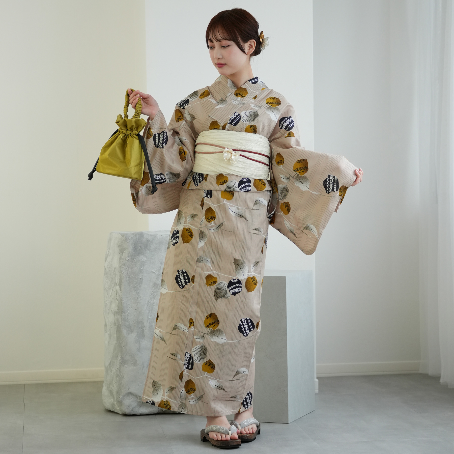 【希少柄】新品　ニコアンティーク 浴衣 大人ベージュ フリーサイズ Amazon.co.jp: ニコアンティーク 浴衣 ベージュ 淡色 朝顔