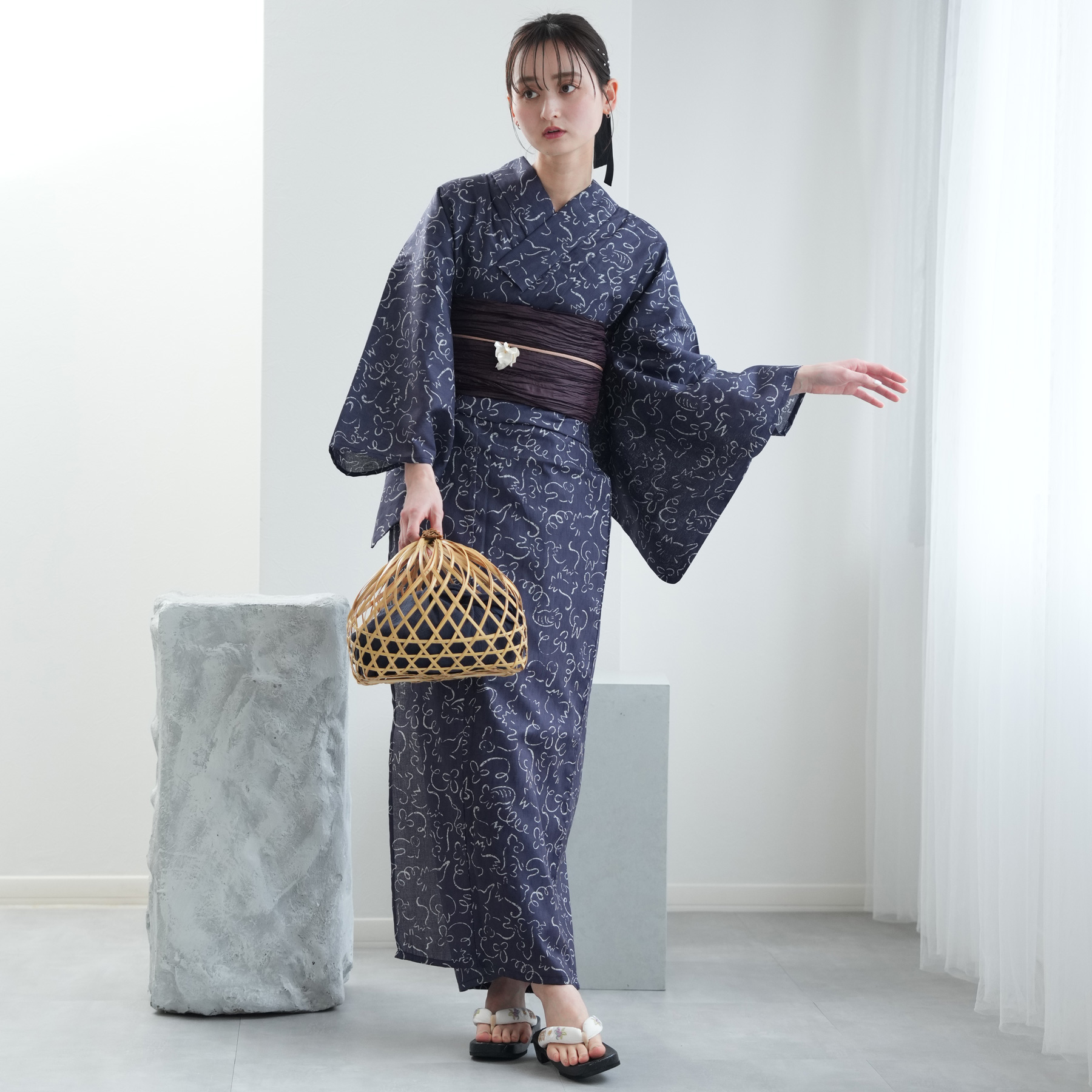 M*a様 最終値下げ ニコアンティーク 浴衣セット 帯と下駄付き utatane｜ニコアンティーク 浴衣3点セット 墨色によろけ草 F