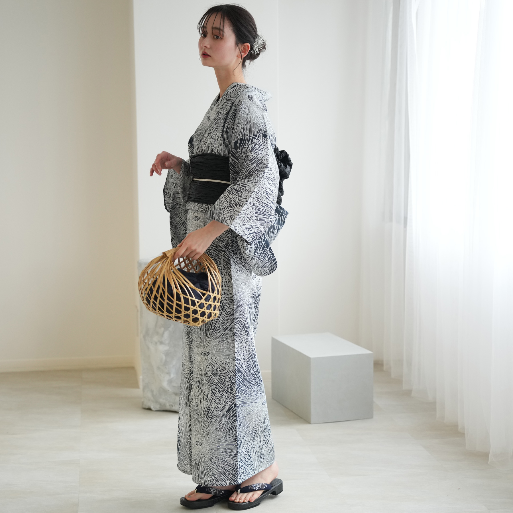 【新品】utatane　浴衣　3点セット　帯　下駄　モノトーン　レディース utatane 浴衣 レディース セット 高級変わり織 フリーサイズ