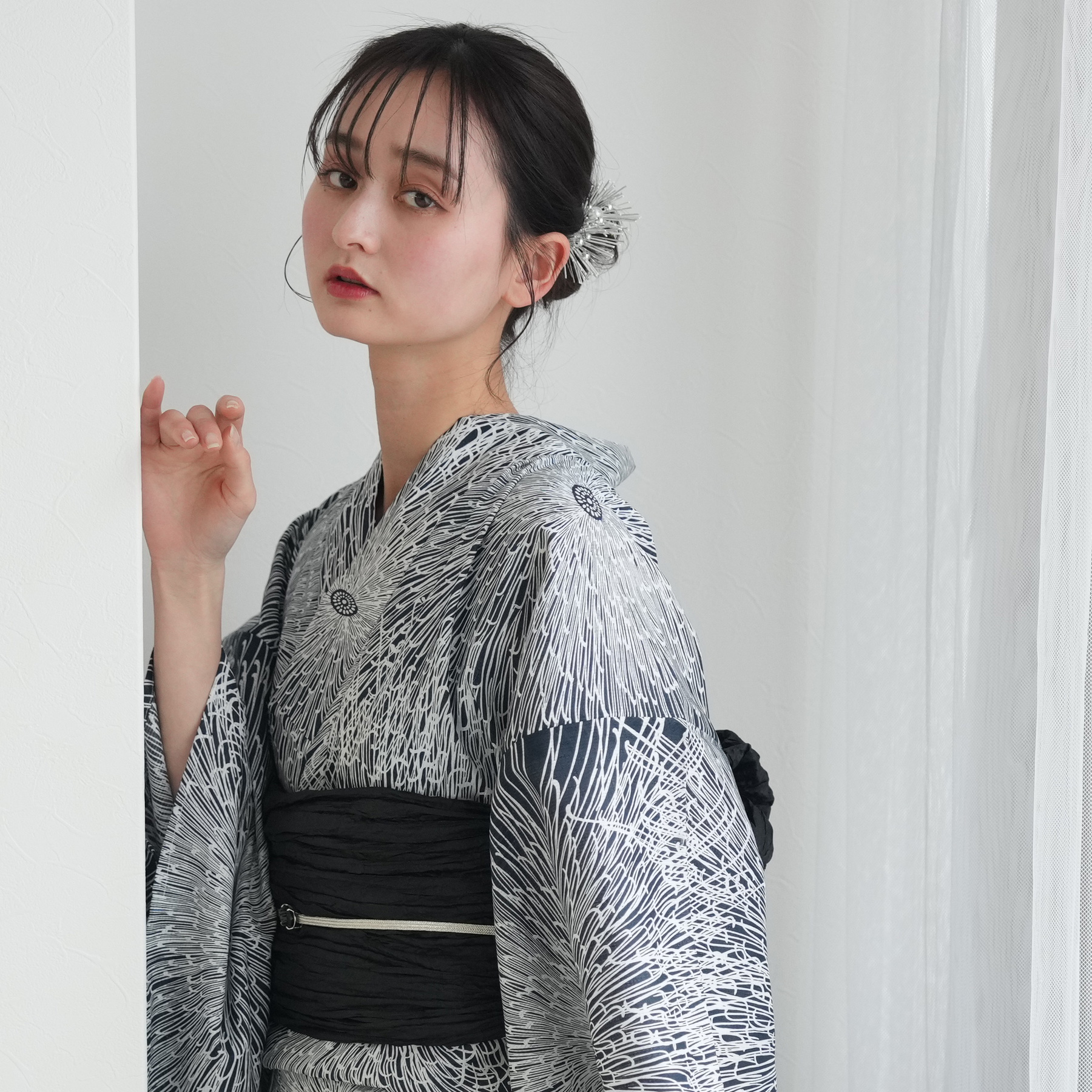 【新品】utatane　浴衣　3点セット　帯　下駄　モノトーン　レディース utatane 浴衣 レディース セット 高級変わり織 フリーサイズ