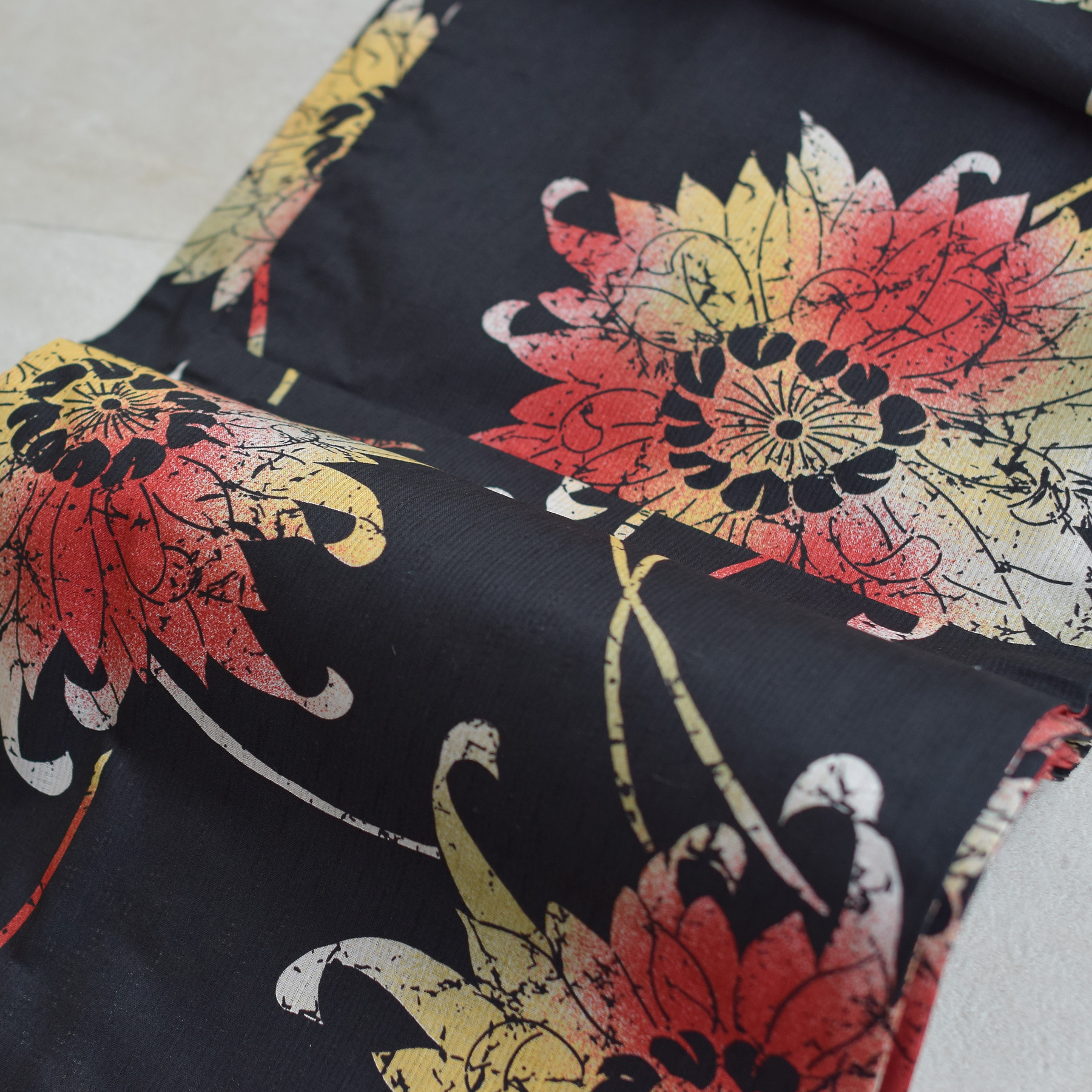 新品 Utatane×ニコアンティーク 浴衣セット(帯・下駄) 臙脂 矢絣 花 utatane｜ニコアンティーク 高級変わり織 浴衣3点セット えんじ