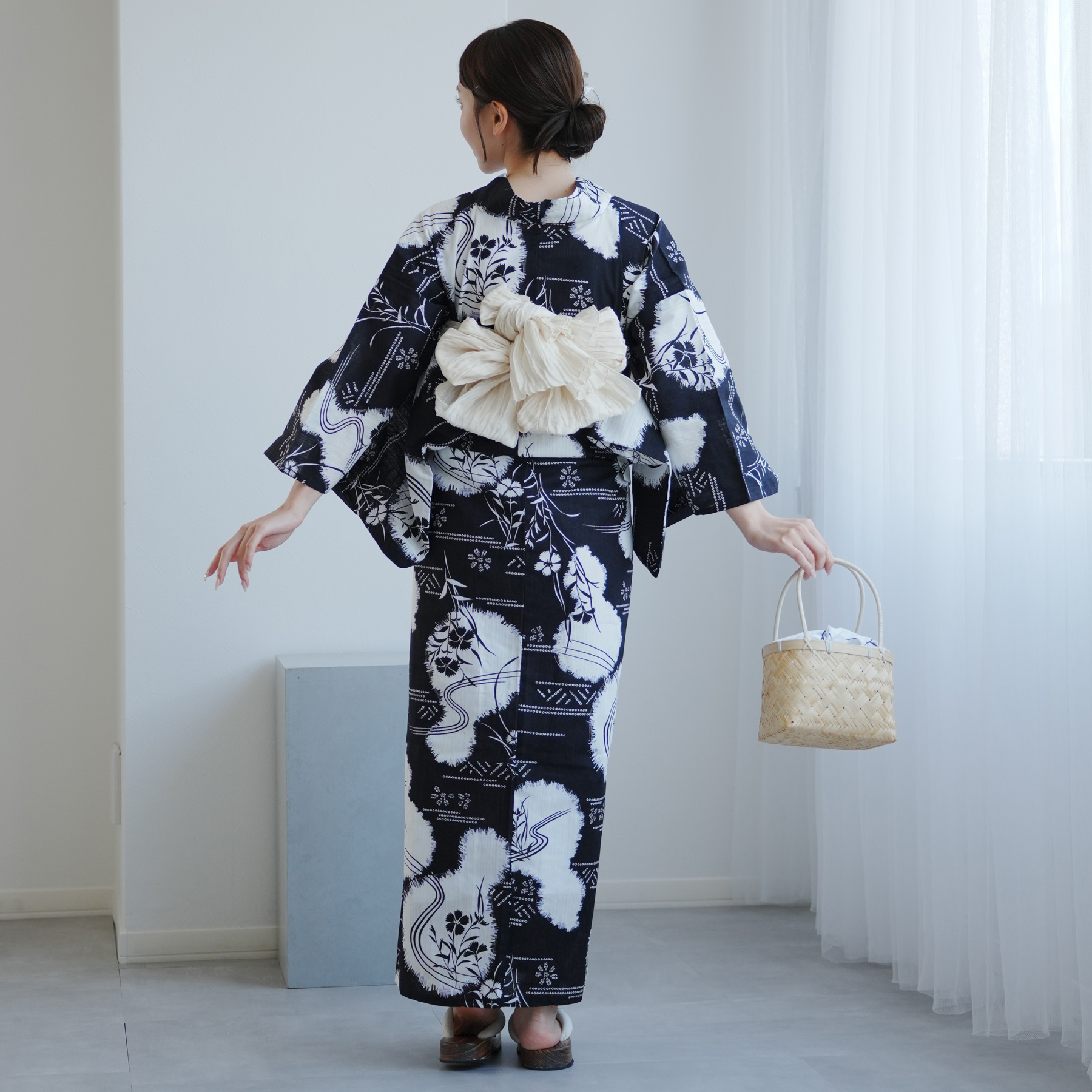 超美品　現代　浴衣 着物　夏物　164cm トールサイズ　生成り　紺　古典柄 utatane 浴衣 レディース セット 高級変わり織 浴衣3点セット