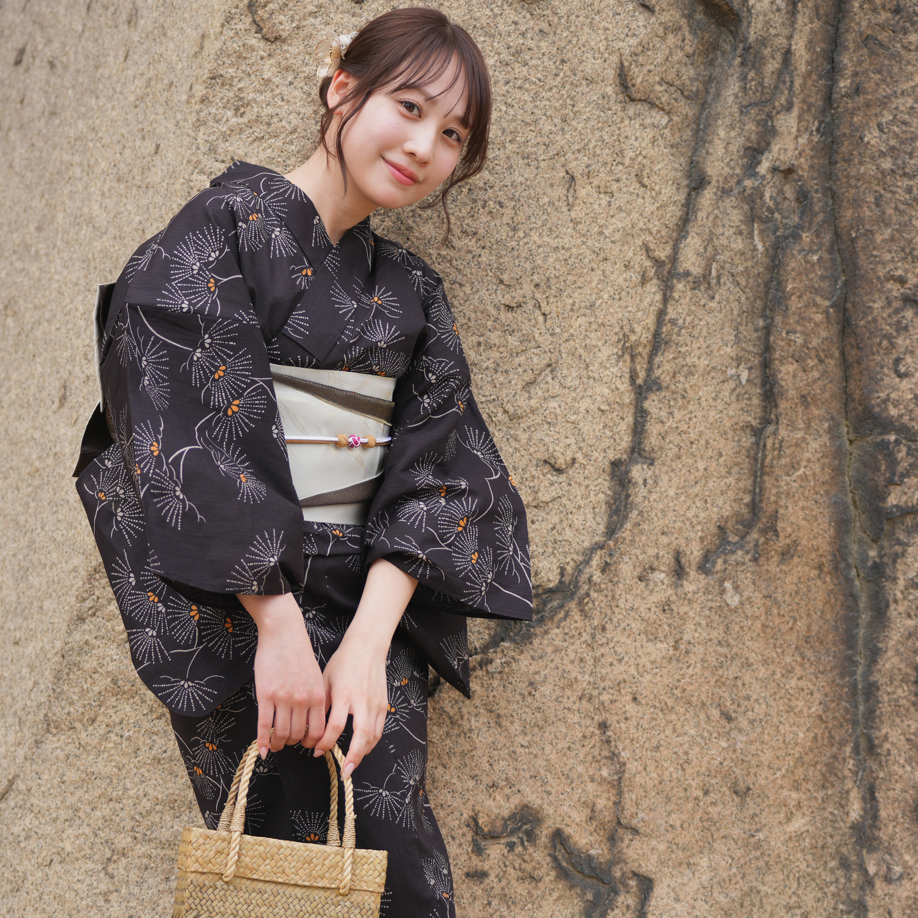SALE 新品未使用品　utatane 浴衣　3点セット　黒紫地 セール】浴衣3点セット 黒地にさざめく紫の花（浴衣）｜utatane