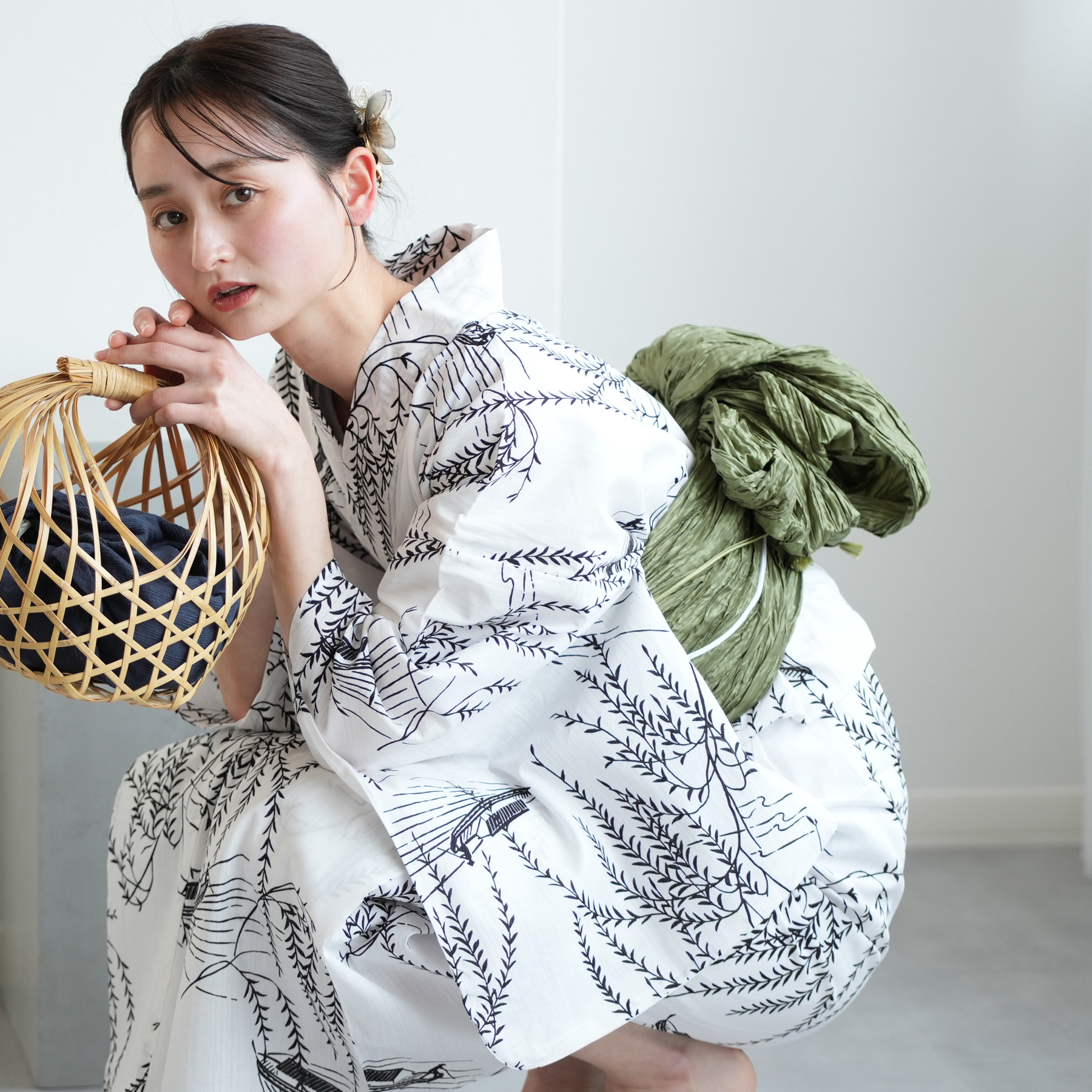 【新品】utatane 高級変わり織 浴衣3点セット 白地にミントの立涌と藤丸 楽天市場】【utatane 高級変わり織 浴衣3点セット レトロ