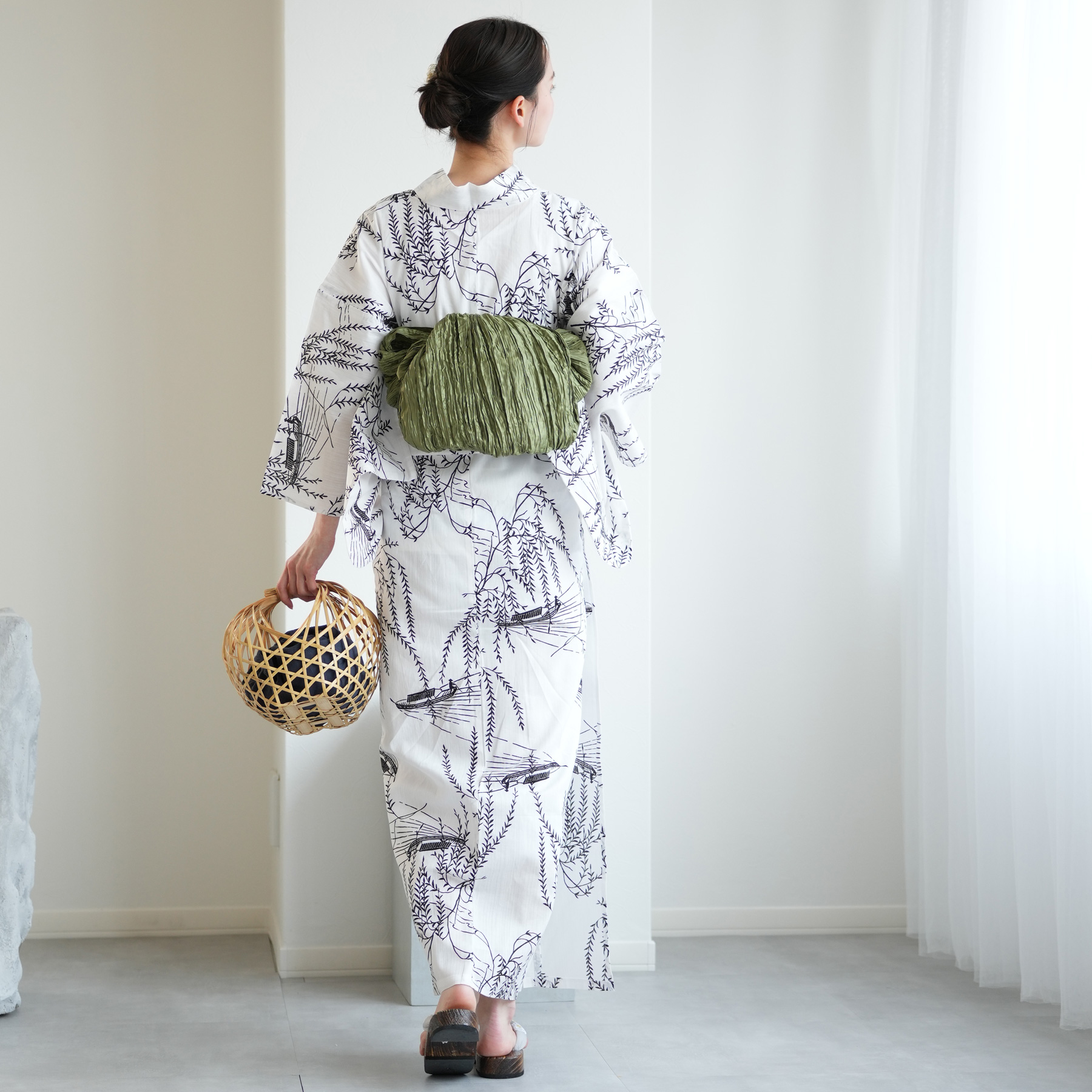 【新品】utatane 高級変わり織 浴衣3点セット 白地にミントの立涌と藤丸 楽天市場】【utatane 高級変わり織 浴衣3点セット レトロ