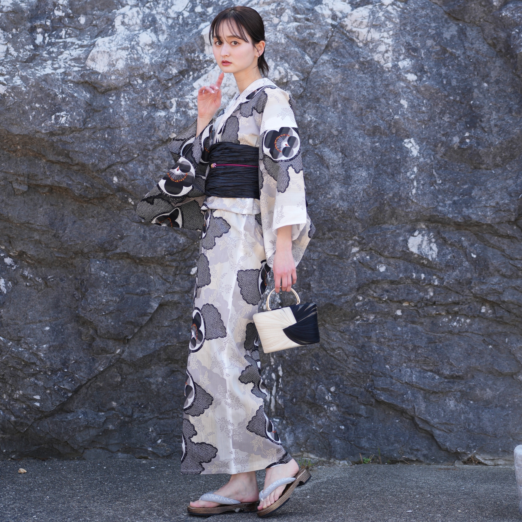 浴衣 レディース セット utatane 浴衣3点セット きなりに黒梅モダン utatane 浴衣 レディース セット 高級変わり織 浴衣3点セット