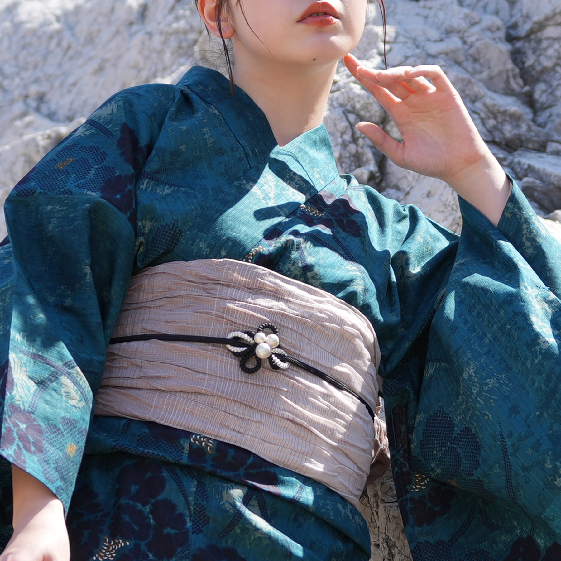 ◆変わり織り■麗し牡丹の紫花遊び黒浴衣■人気古典江戸柄◆新品未使用　呉服店購入 utatane 浴衣 レディース セット 高級変わり織 浴衣3点セット