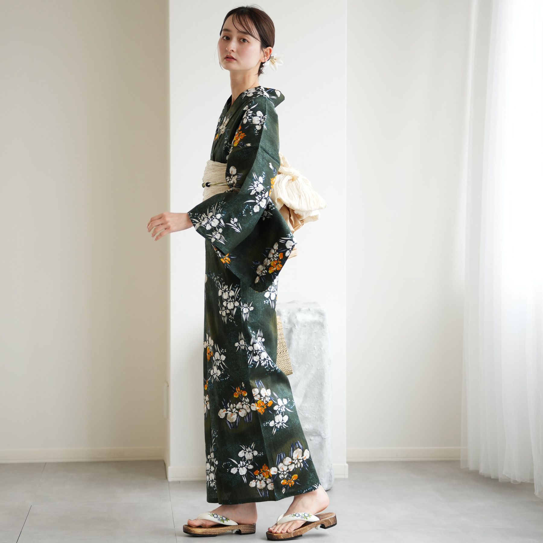 【新品】utatane 高級変わり織 浴衣3点セット 白地にミントの立涌と藤丸 utatane｜utatane 高級変わり織 浴衣3点セット 白地にミントの立