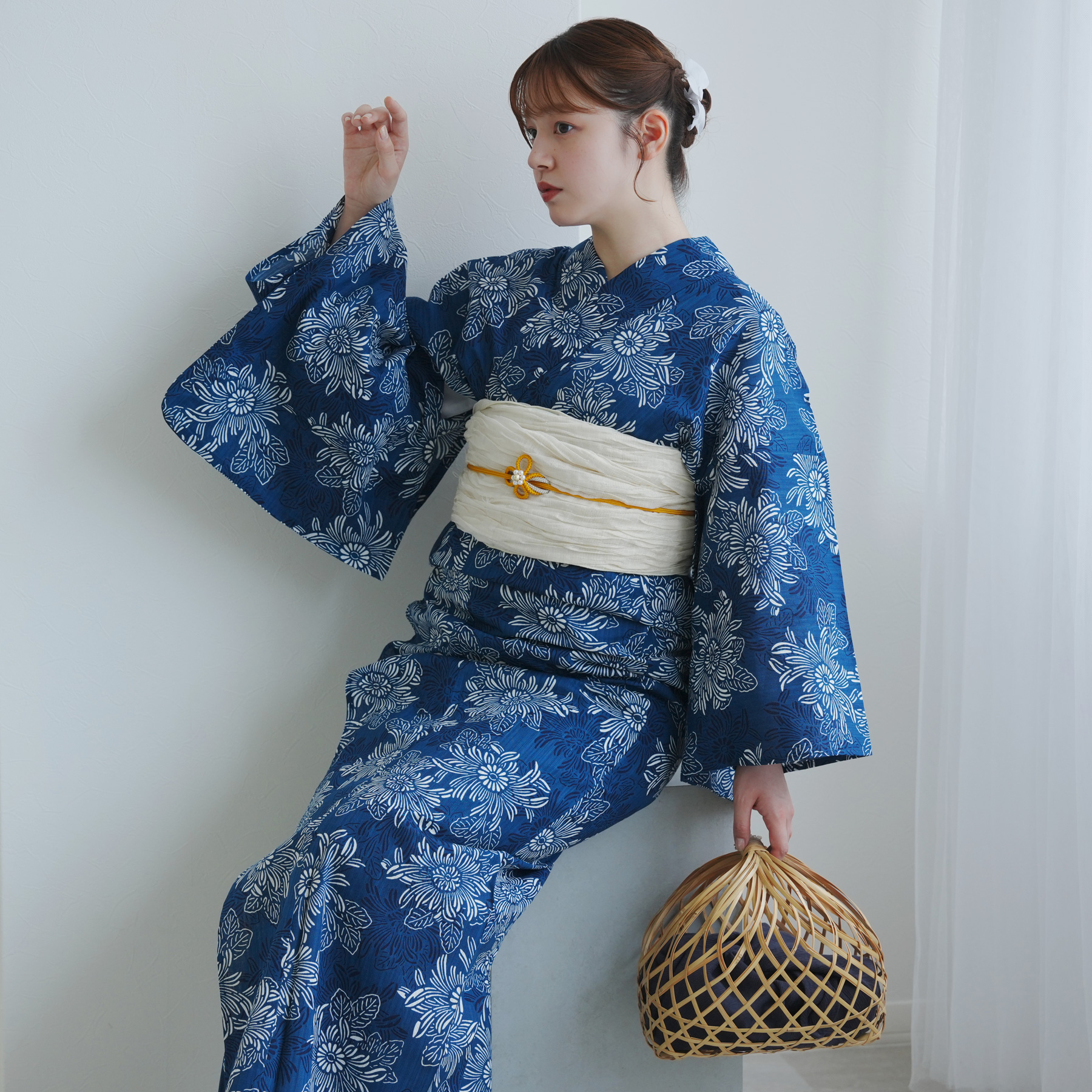 utatane 高級変わり織 浴衣3点セット 紺の広がる菊 楽天市場】【49％OFF】【utatane 高級変わり織 浴衣3点セット
