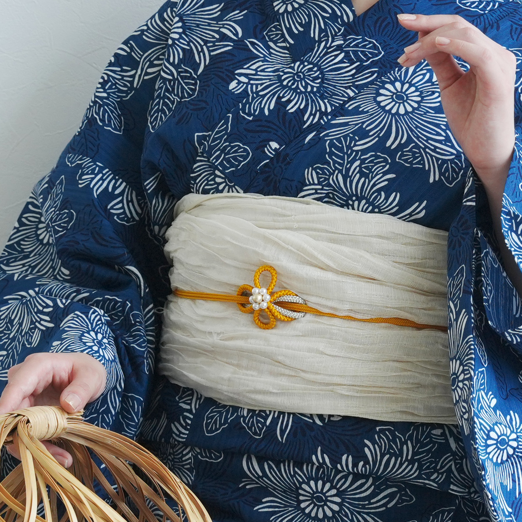 utatane 高級変わり織 浴衣3点セット 紺の広がる菊 utatane｜utatane 高級変わり織 浴衣3点セット 紺の広がる菊
