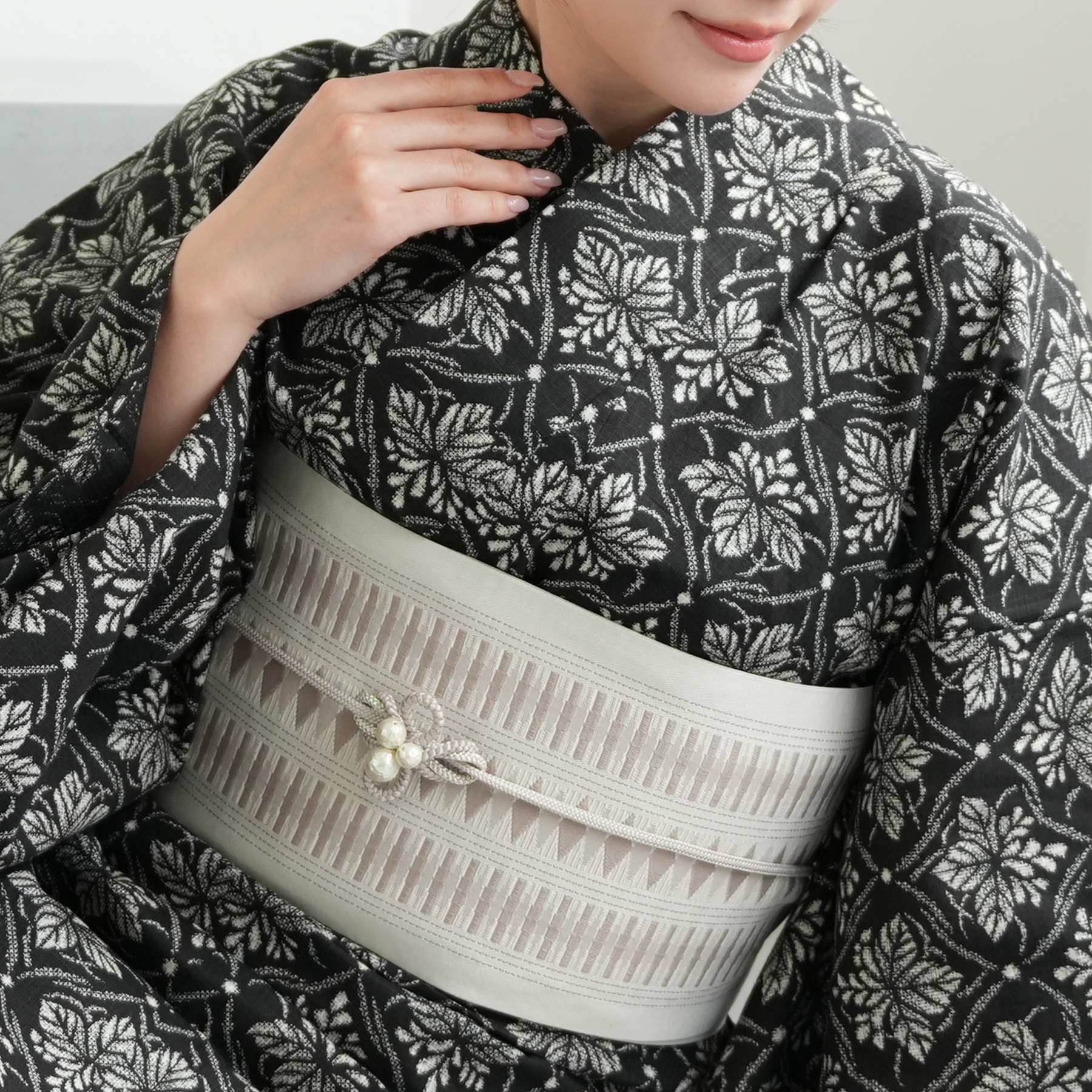 ◇高級綿変わり織り◇赤紅椿の古典黒浴衣◇大人ゆかた◇