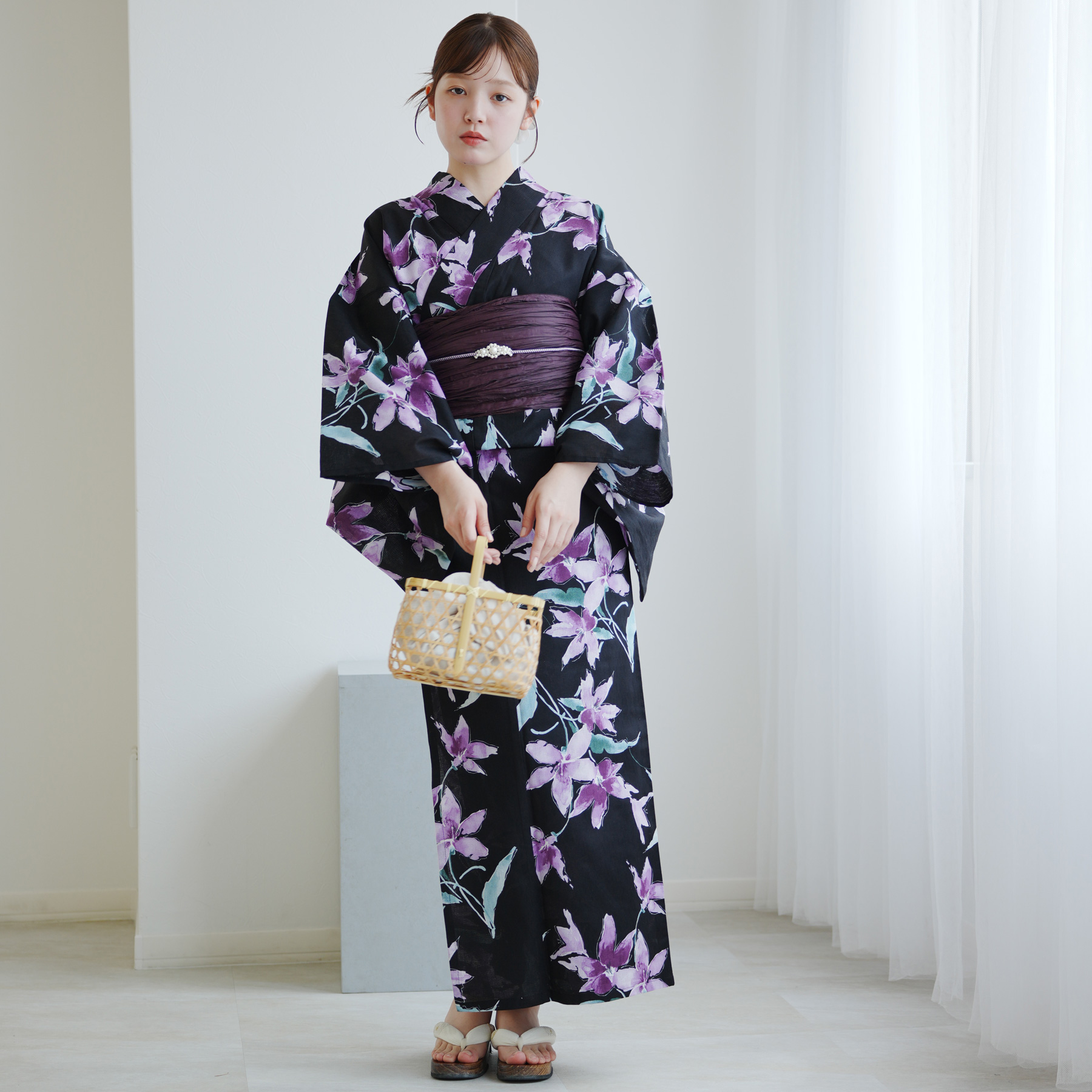 黒紫花柄浴衣・帯・下駄７点セット 浴衣 レディース セット 高級変わり織 浴衣3点セット 黒地に
