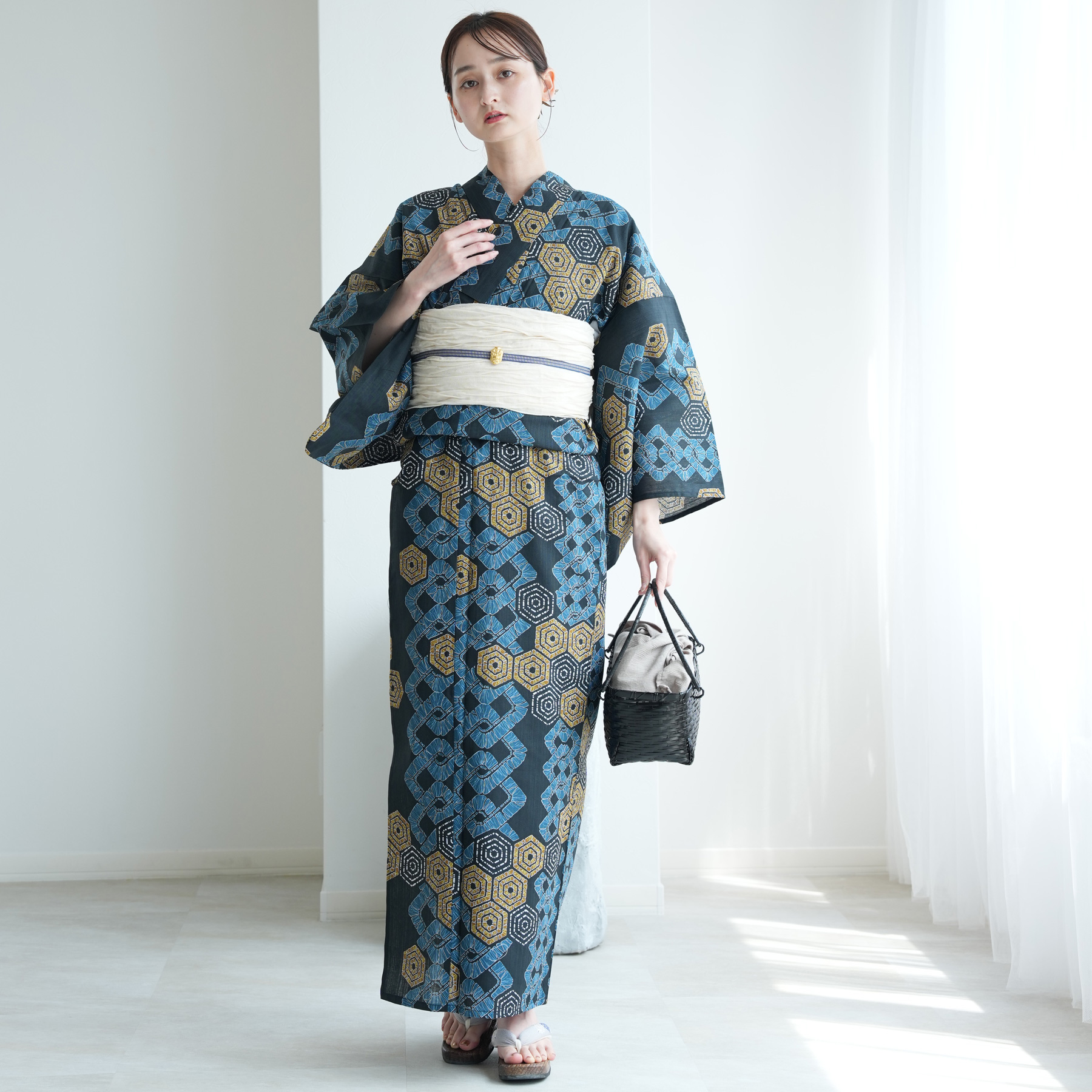 新品】utatane 高級変わり織 浴衣3点セット 紺の広がる菊 utatane 高級