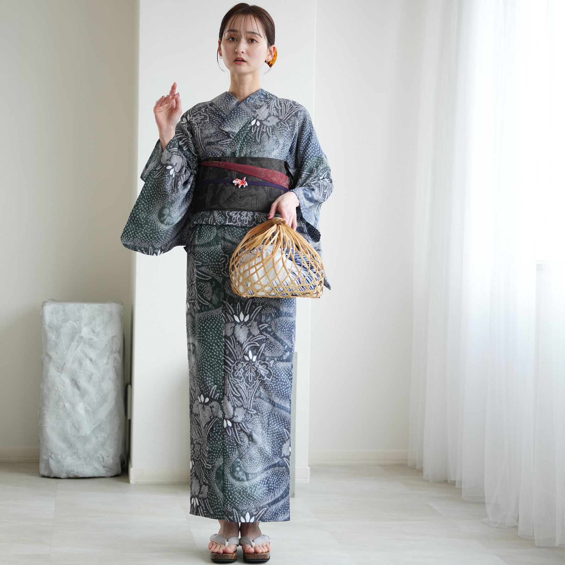 浴衣 レディース セット utatane 有松絞り 浴衣3点セット 月影の菖蒲 フリーサイズ 伝統工芸 本染め コットン100％ 浴衣・帯・下駄付き 紺 緑の画像