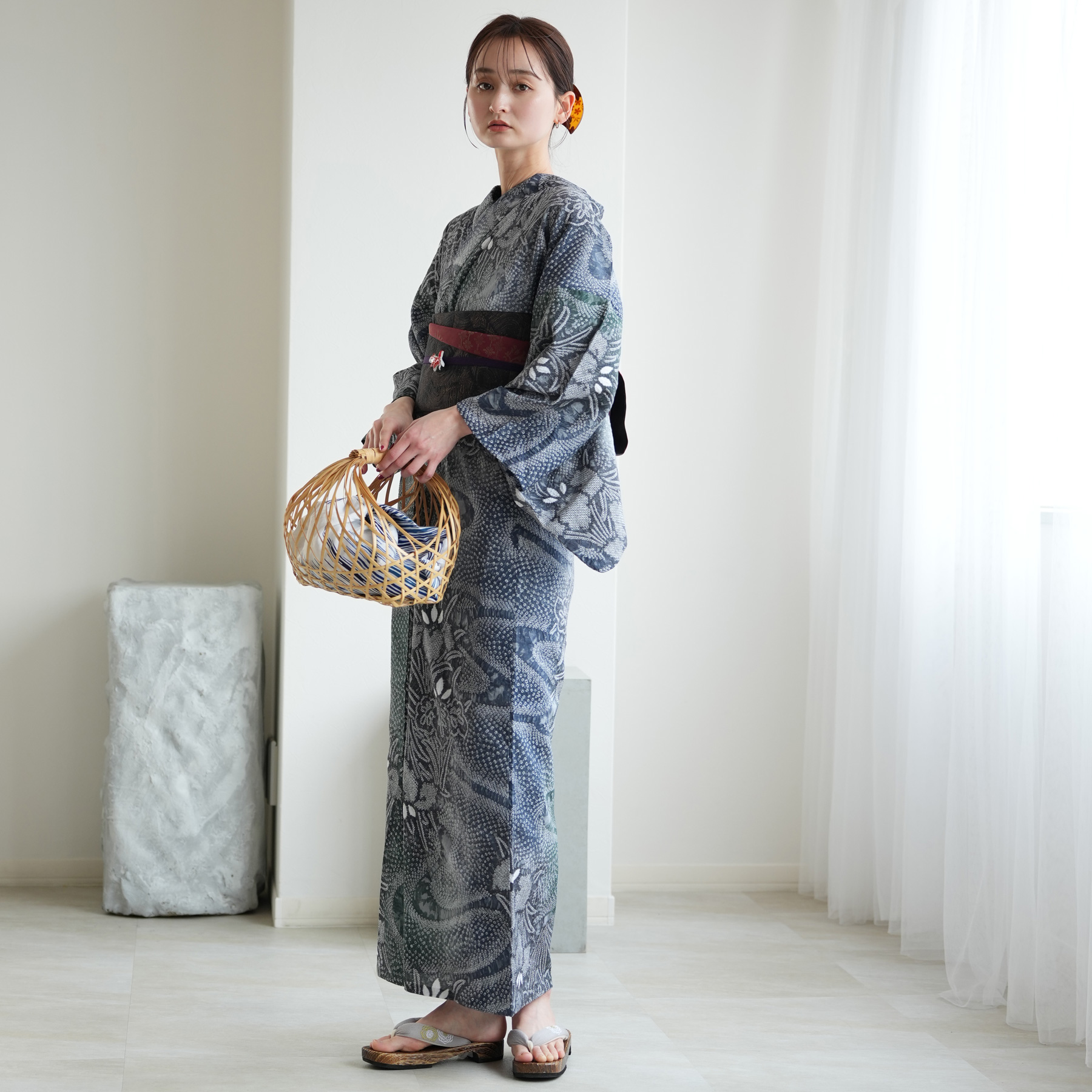 浴衣 レディース セット utatane 有松絞り 浴衣3点セット 月影の菖蒲 フリーサイズ 伝統工芸 本染め コットン100％ 浴衣・帯・下駄付き 紺 緑の画像