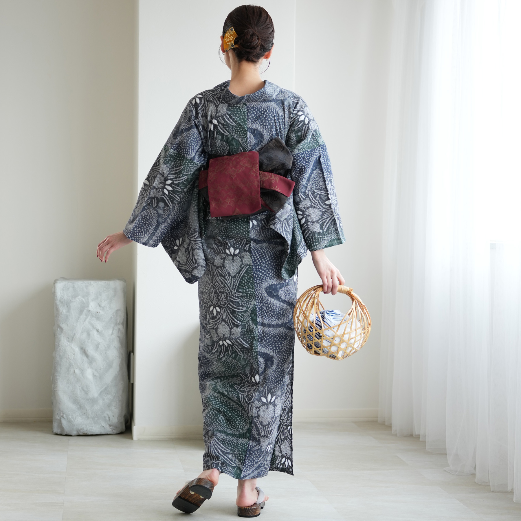 浴衣 レディース セット utatane 有松絞り 浴衣3点セット 月影の菖蒲 フリーサイズ 伝統工芸 本染め コットン100％ 浴衣・帯・下駄付き 紺 緑の画像