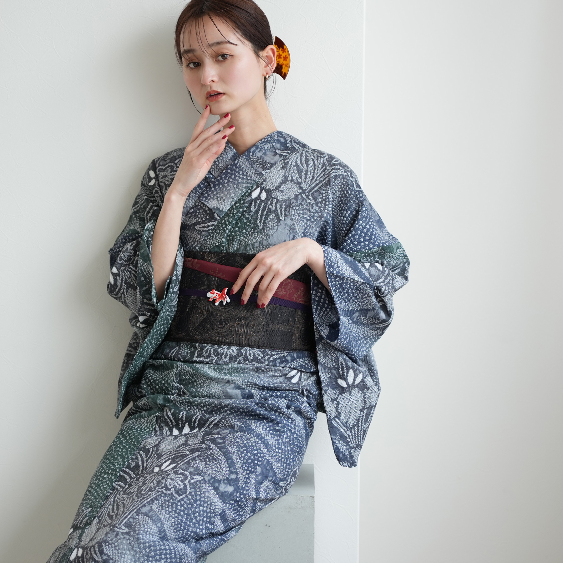浴衣 レディース セット utatane 有松絞り 浴衣3点セット 月影の菖蒲 フリーサイズ 伝統工芸 本染め コットン100％ 浴衣・帯・下駄付き 紺 緑の画像