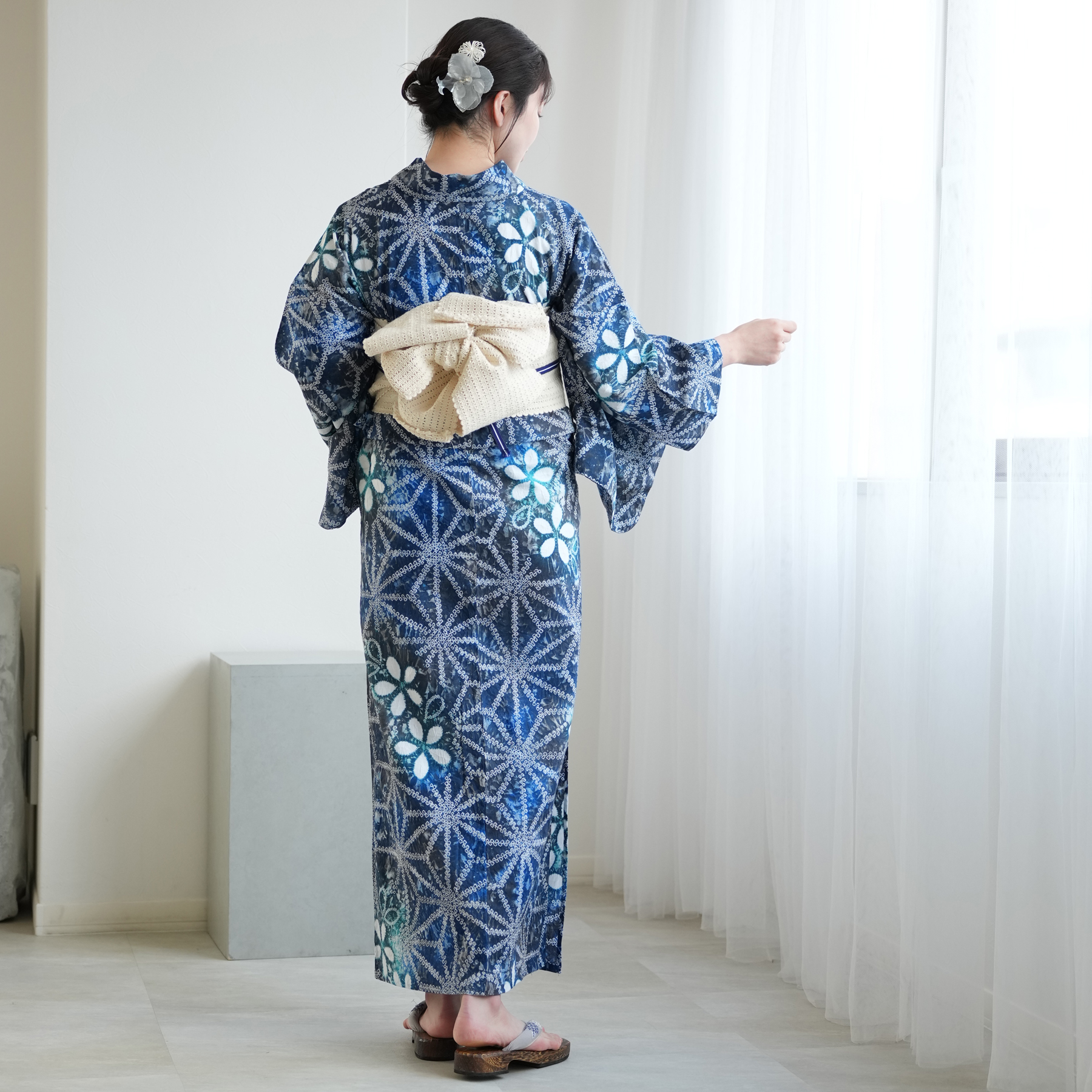 浴衣 レディース セット utatane 有松絞り 浴衣3点セット 藍花麻 フリーサイズ 伝統工芸 本染め コットン100％ 浴衣・帯・下駄付き 紺 青の画像